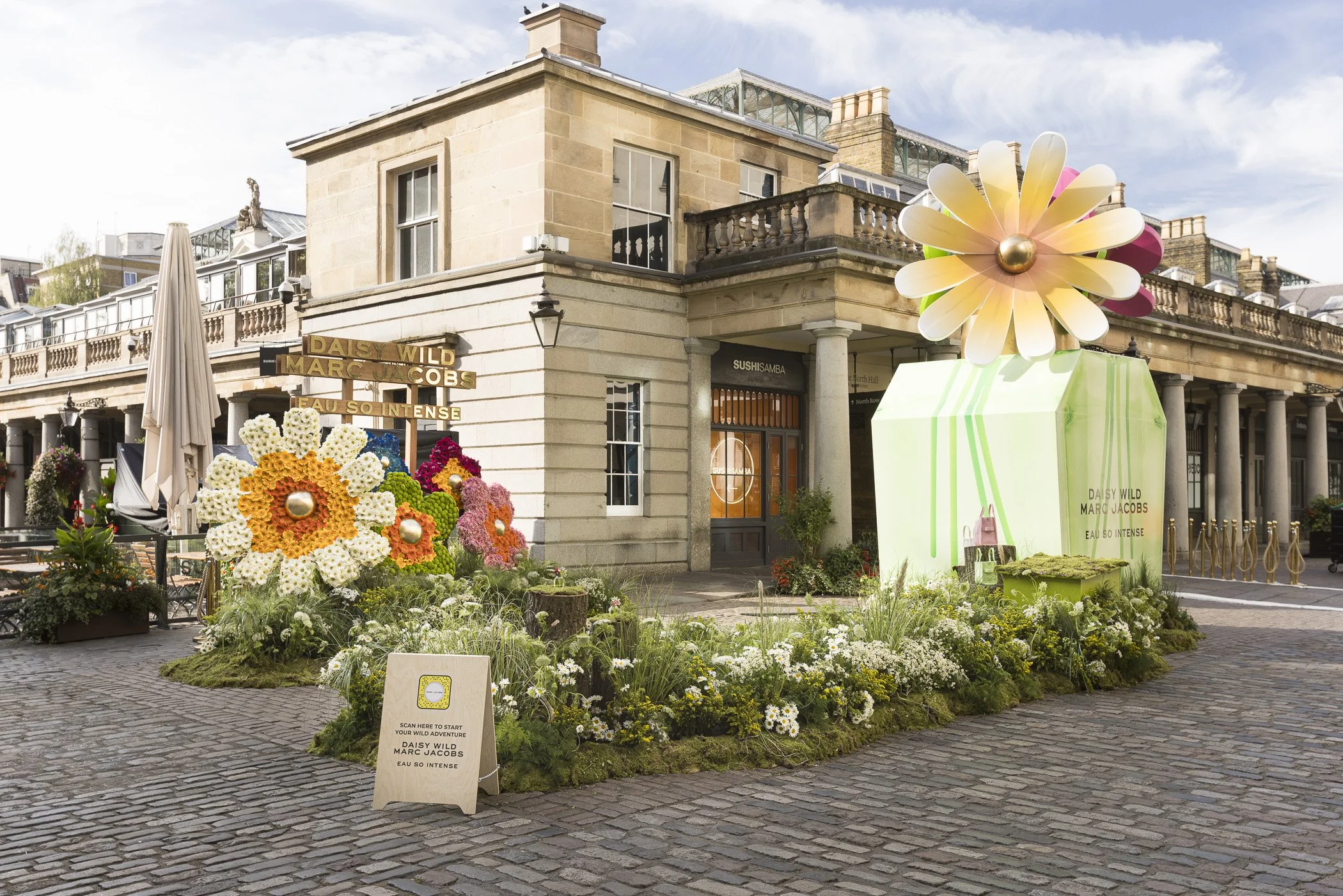 Marc Jacobs Daisy Wild Eau So Intense pop-up with floral meadow installation at Covent Garden