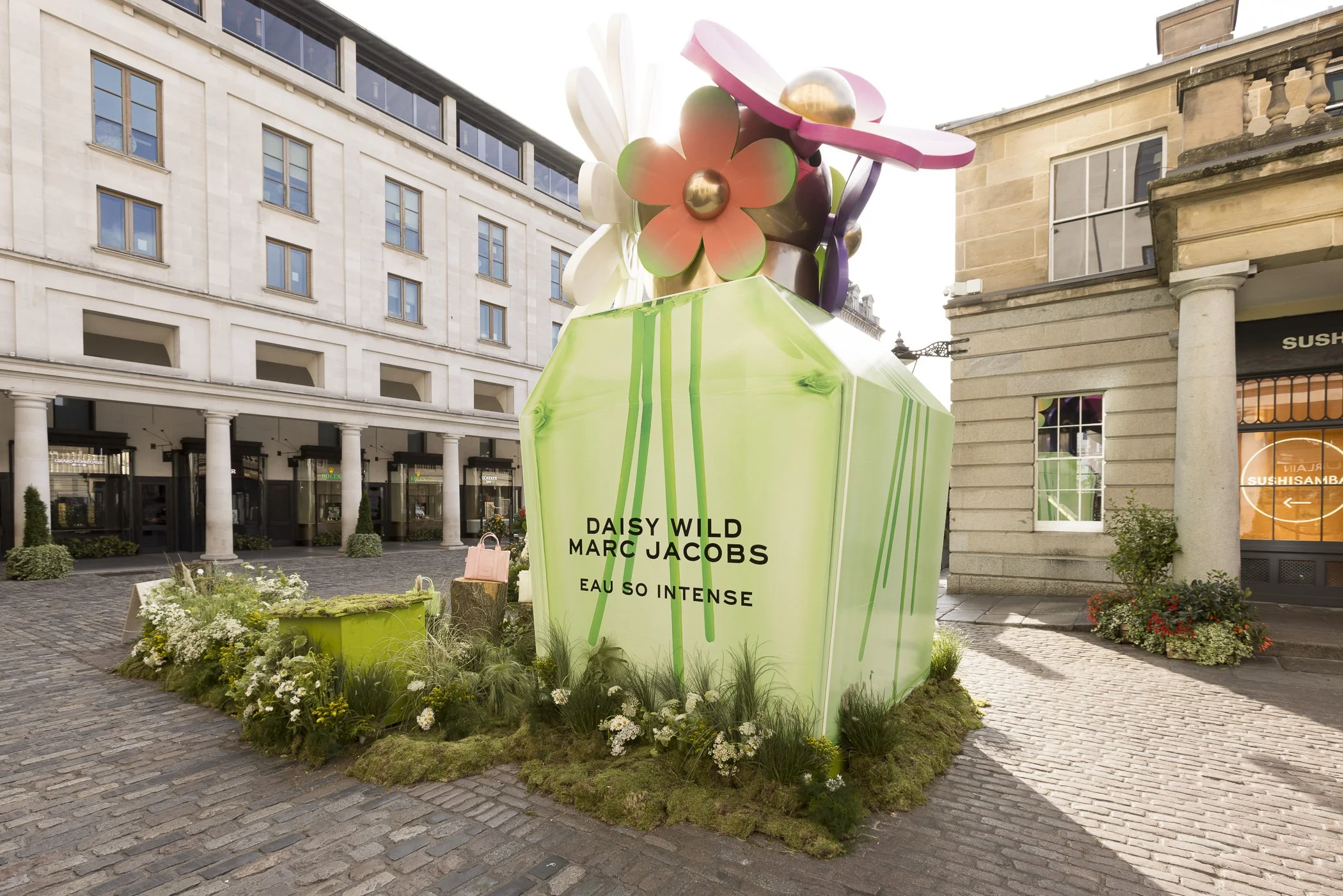Detail of daisy and grass planting at Marc Jacobs Covent Garden pop-up