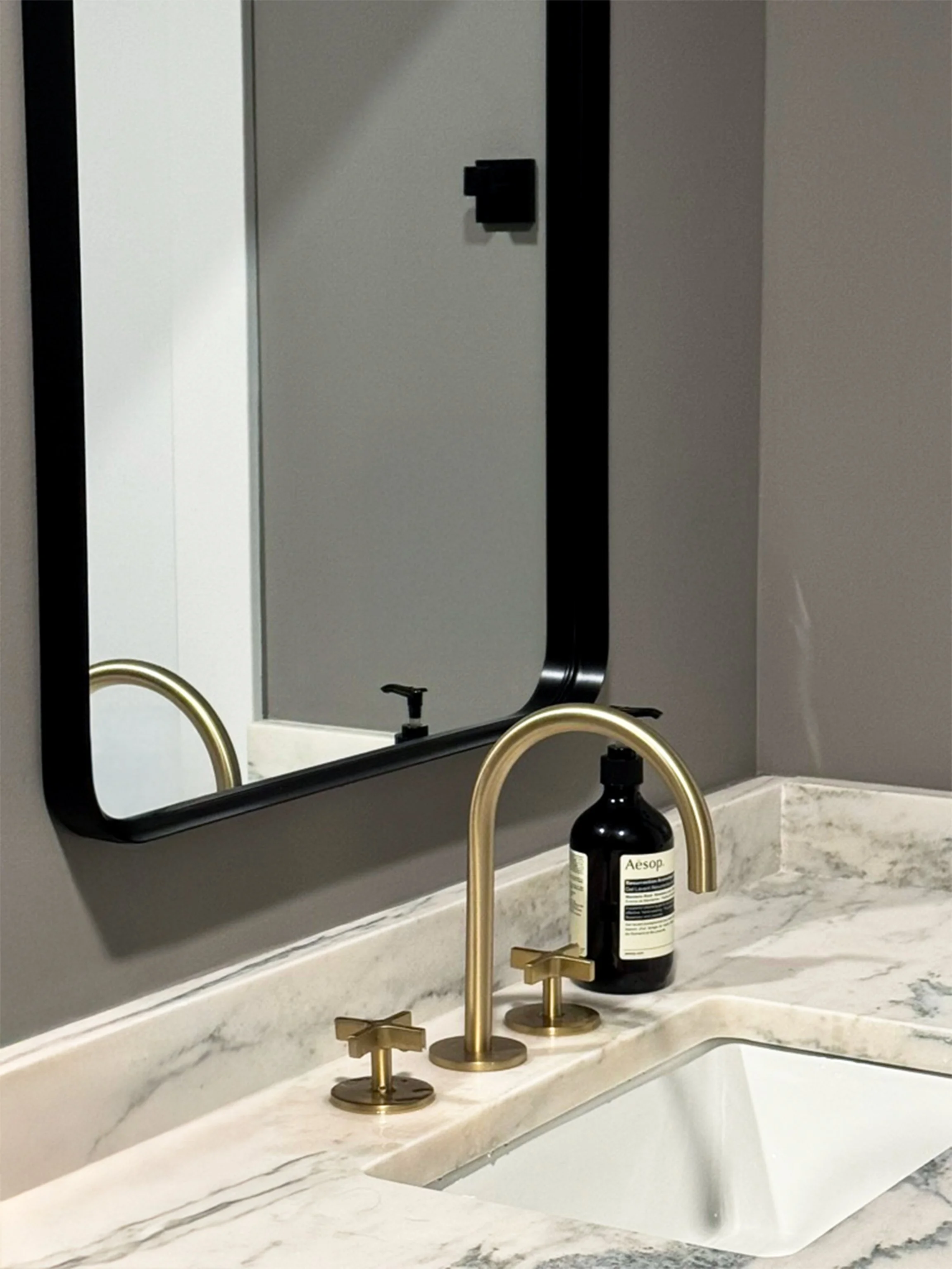 Blackbird Theory_BathCounter.jpg