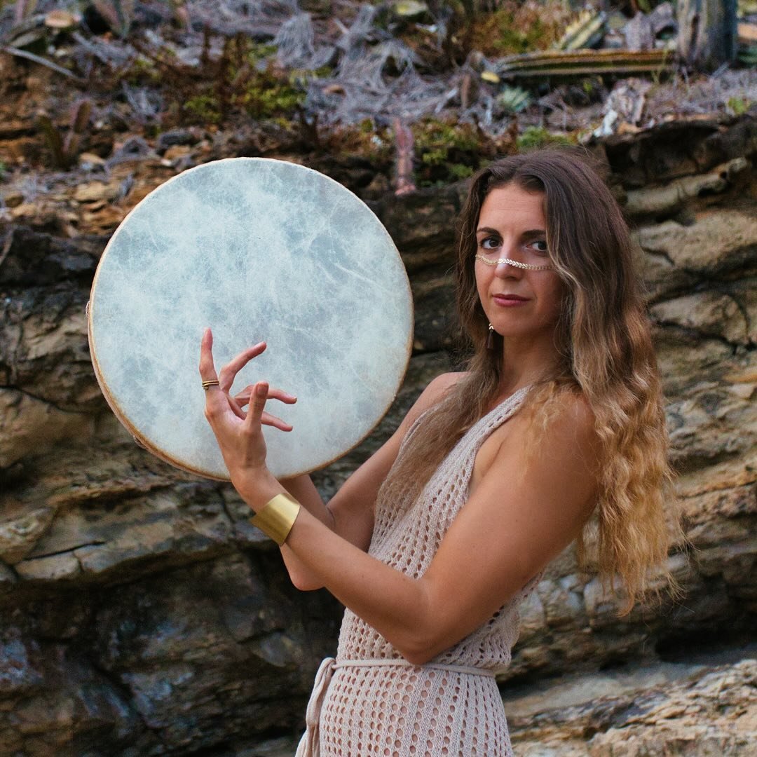 There are many reasons why singing together and working with the voice can help you 💜

&bull; SINGING TO CONNECT TO ONENESS
In life we suffer from separation and our soul is constantly searching for this feeling of home, this oneness. That&rsquo;s b