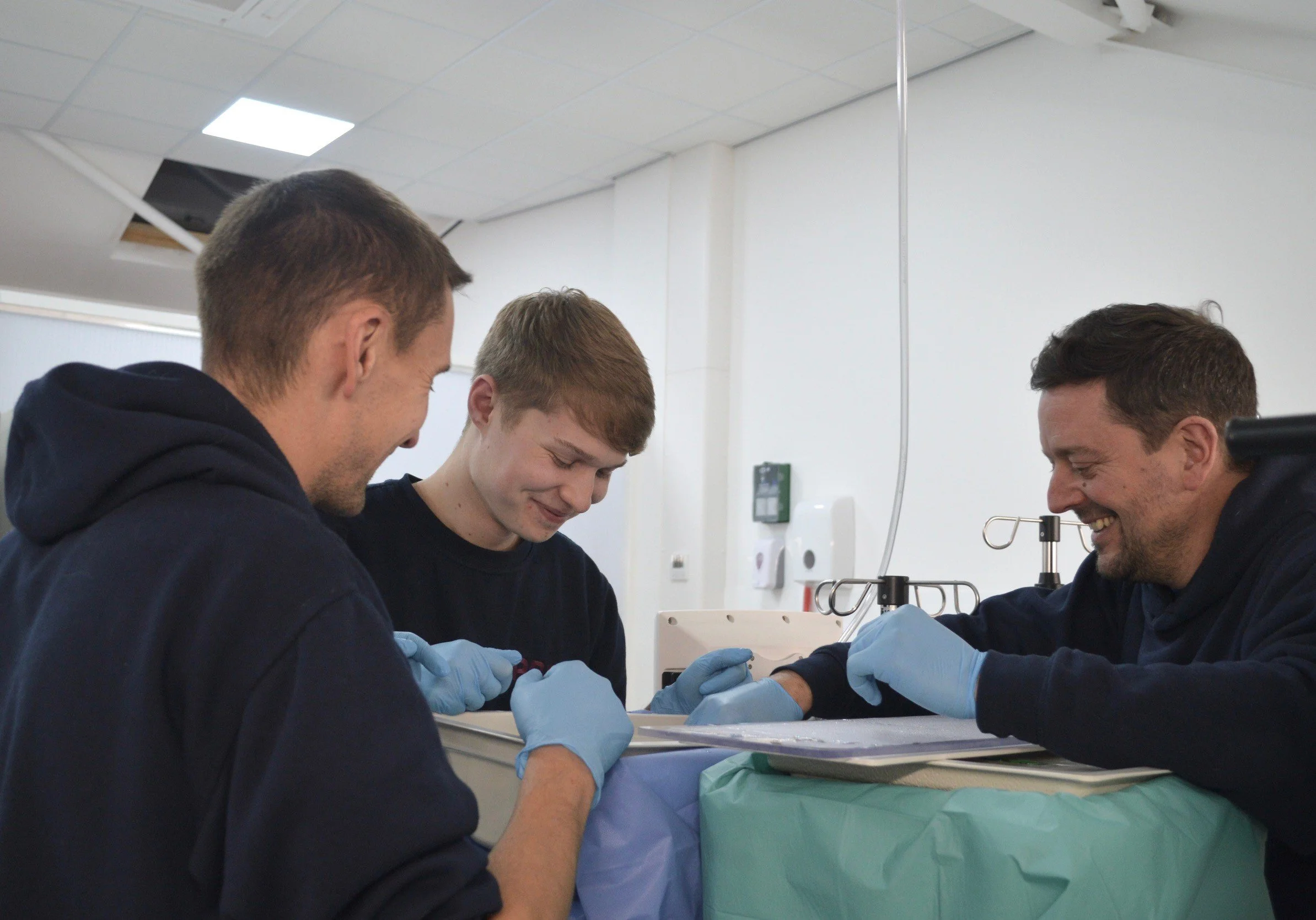 Our scientists during a kidney perfusion..jpg