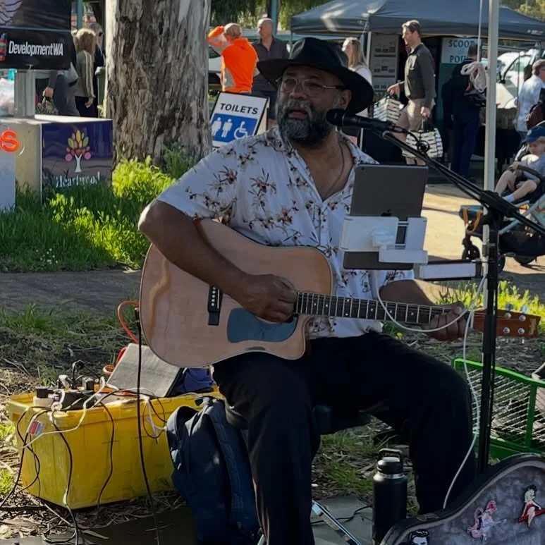 Have you checked out our amazing live entertainment each Saturday at @manningroadfarmersmarket? 
We’ve got two busking zones! One in the “foodie” area and the other in our “family friendly” area! 🎵🎤🎸🎹
Showcasing Pe