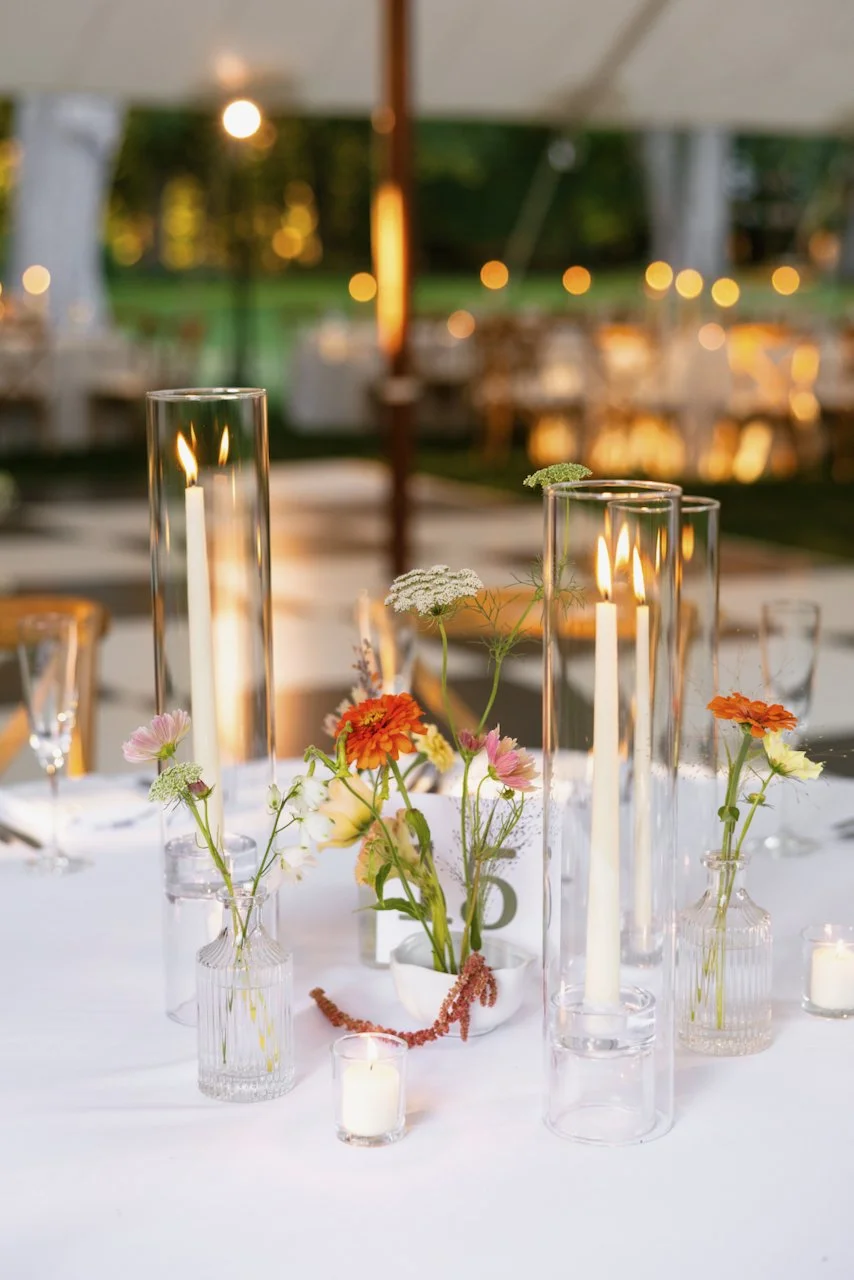 Minimalist wedding table florals.jpeg