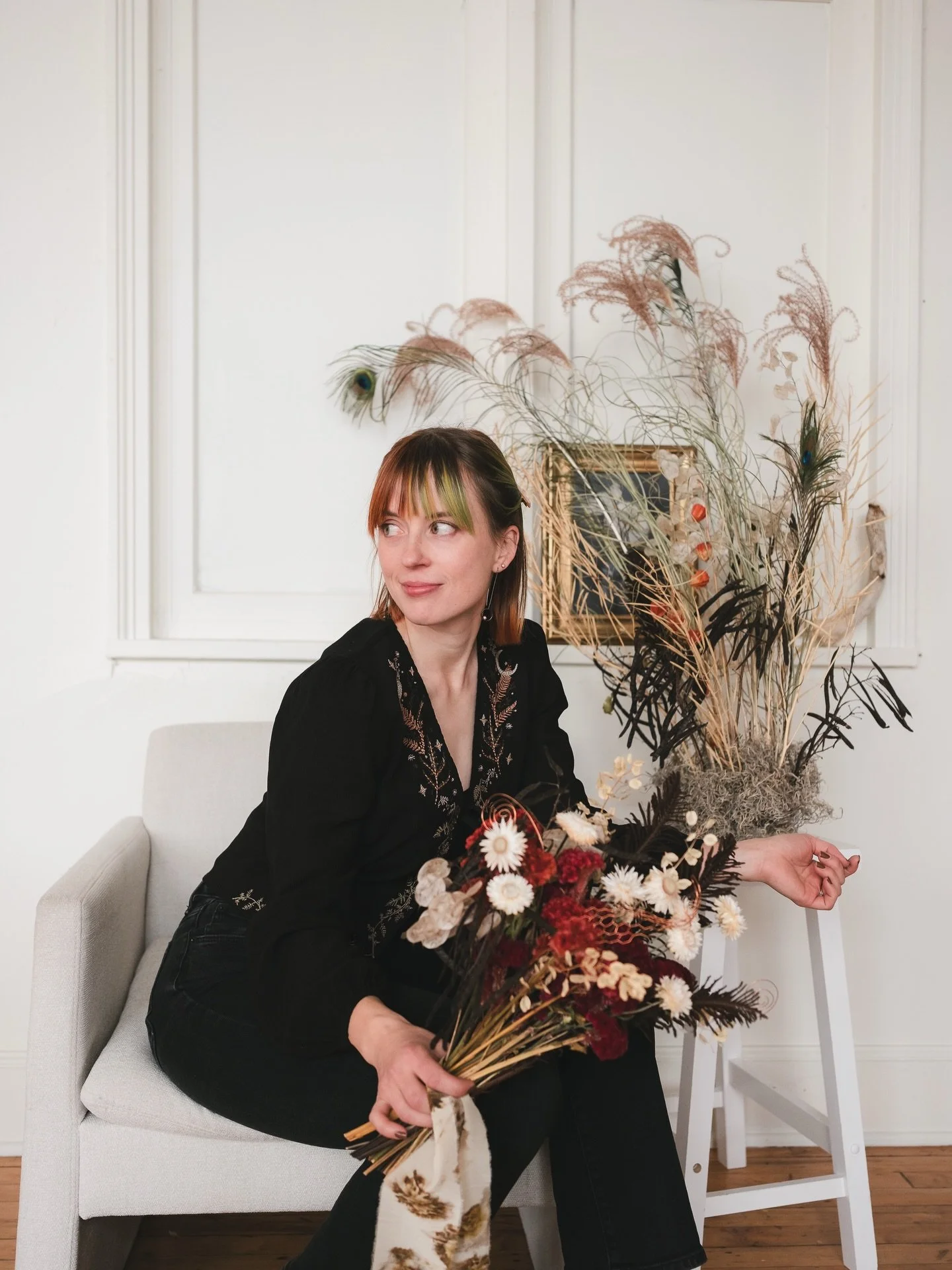 We could&rsquo;ve had down time, but instead we did a lil creative collaboration 💕🤩
❤️
Back in December, as wedding season tapered off and cozy season began, Kim @keemkaptures and I got together for a fun branding session at @gentlebullstudios 🫣
?