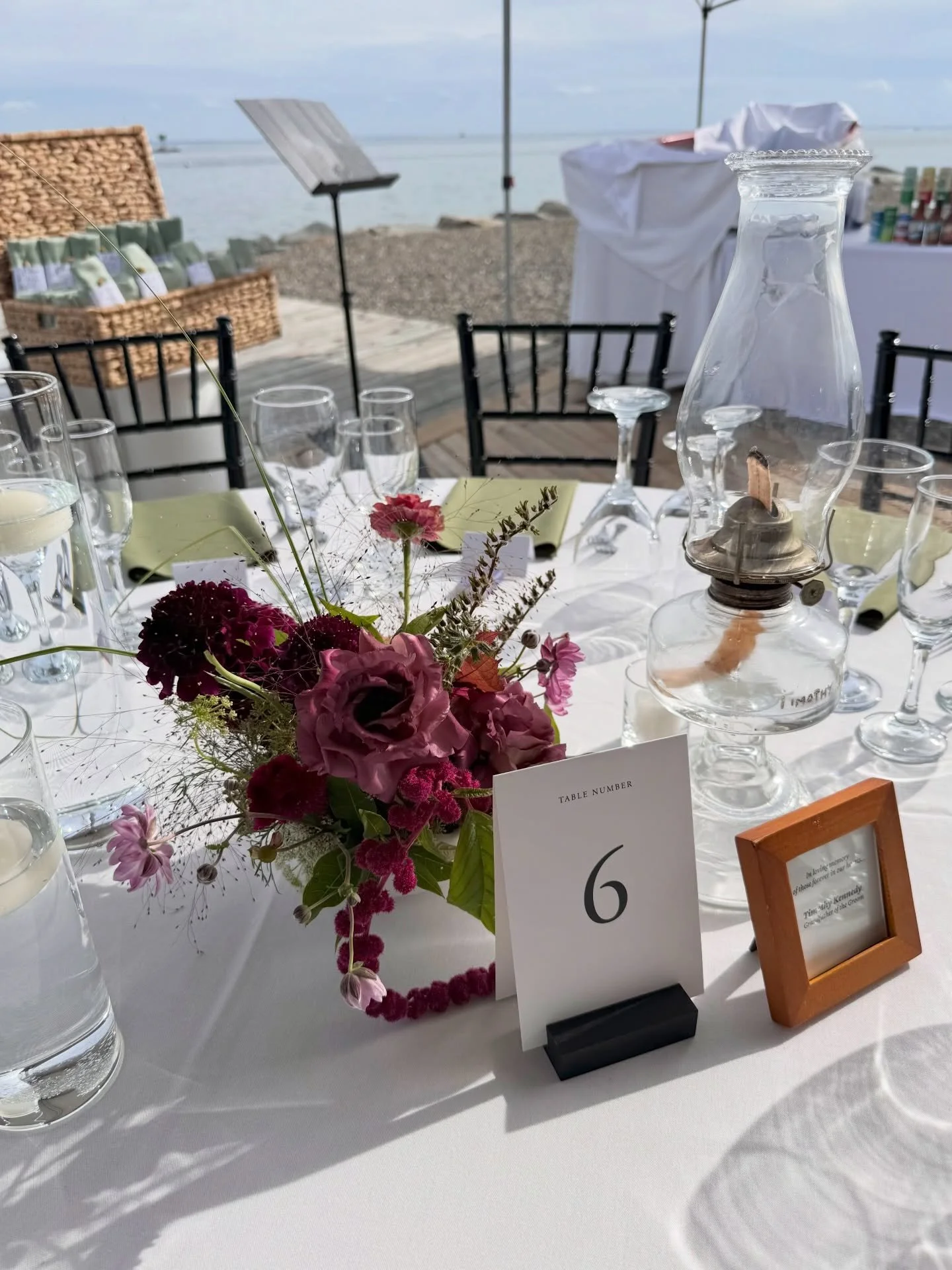 Blush and burgundy def had a moment once, but the color that&rsquo;s taking over the wedding flower world now?
🫣
It&rsquo;s Plum.
It&rsquo;s Mauve.
It&rsquo;s Wine.
Dare I say&hellip; it&rsquo;s FUCHSIA.
💜
We&rsquo;re talking rich purpley-pinks, de