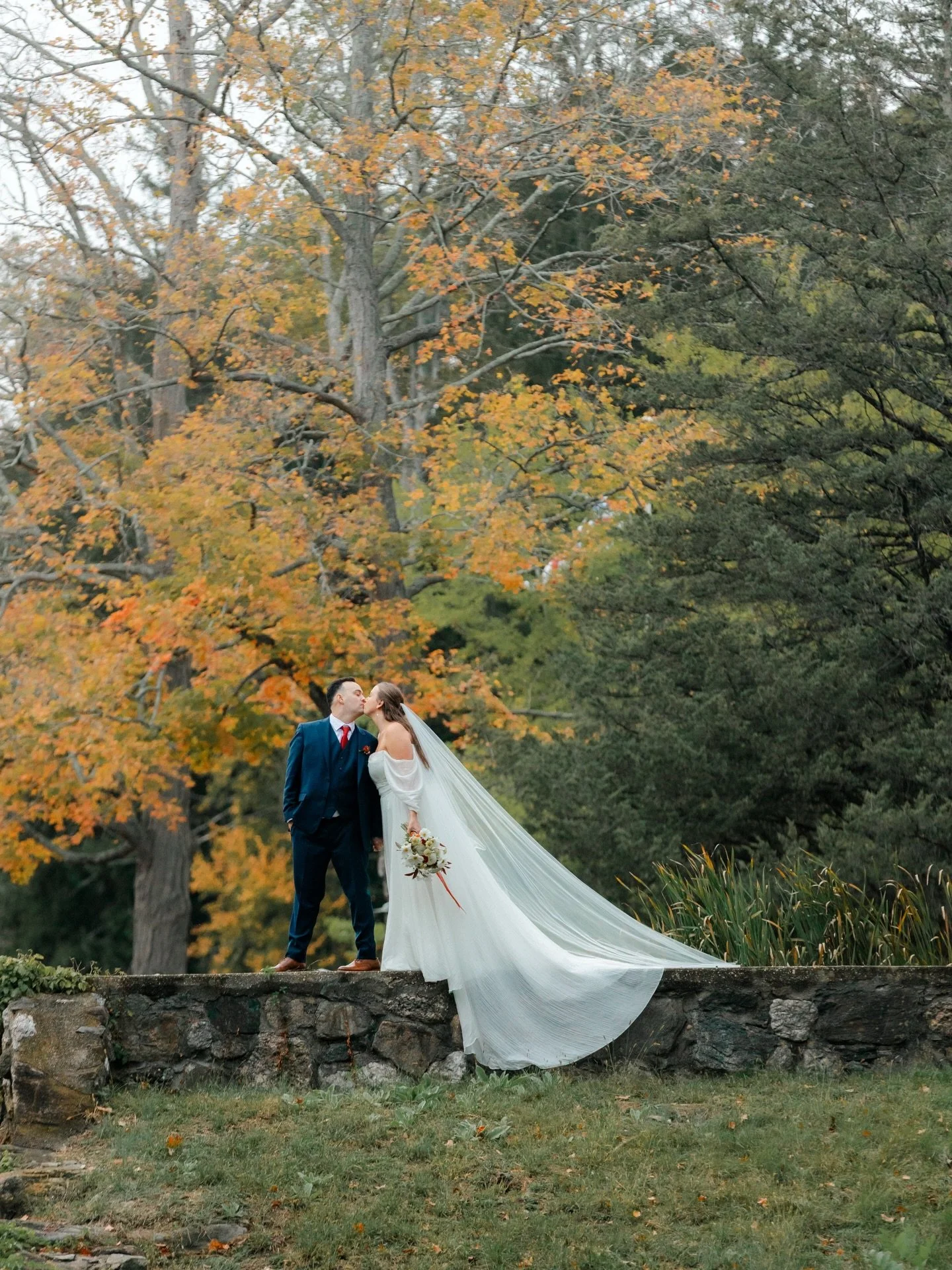 The only thing more powerful than hate is LOVE 🥹💘
🌸
Hope your day is filled with love in any/all of its forms - whether it&rsquo;s a romantic partner, a four legged friend, family, your bestie, YOURSELF 🥰 
💕You deserve so much love in your life 