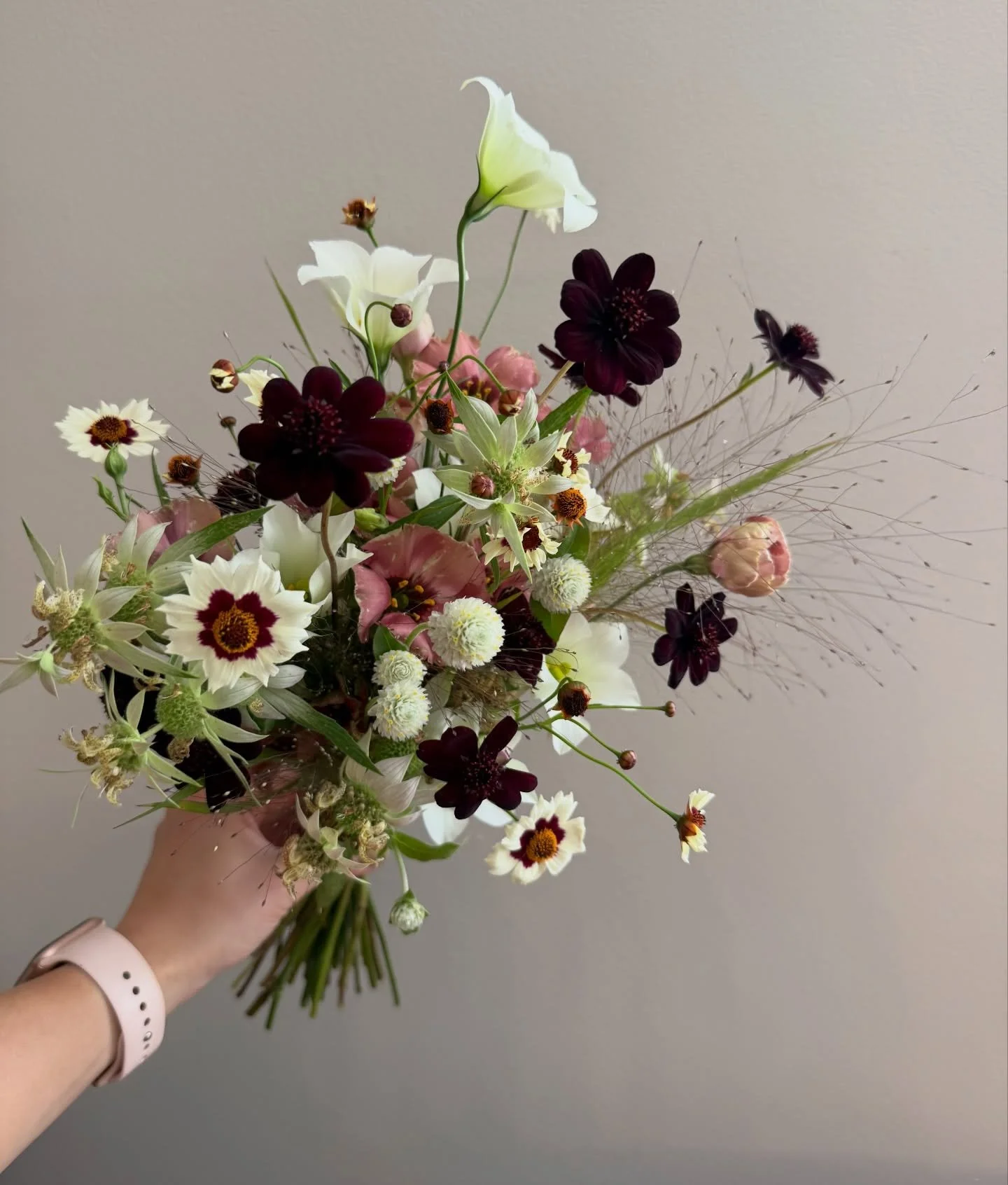 Rocky couples get access to 100% sustainable and locally grown wedding flowers.
🫣Not just because OBVIOUSLY! (if I have the choice to not support the extremely problematic imported flower industry&hellip; of course I&rsquo;m gonna choose the alterna