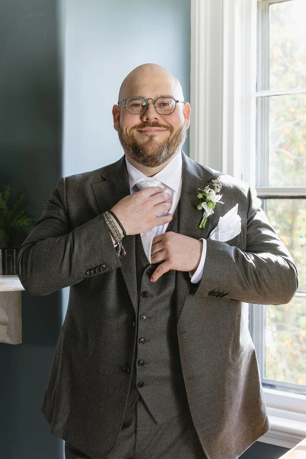 groom-getting-ready-new-haven-wedding-photo.jpg