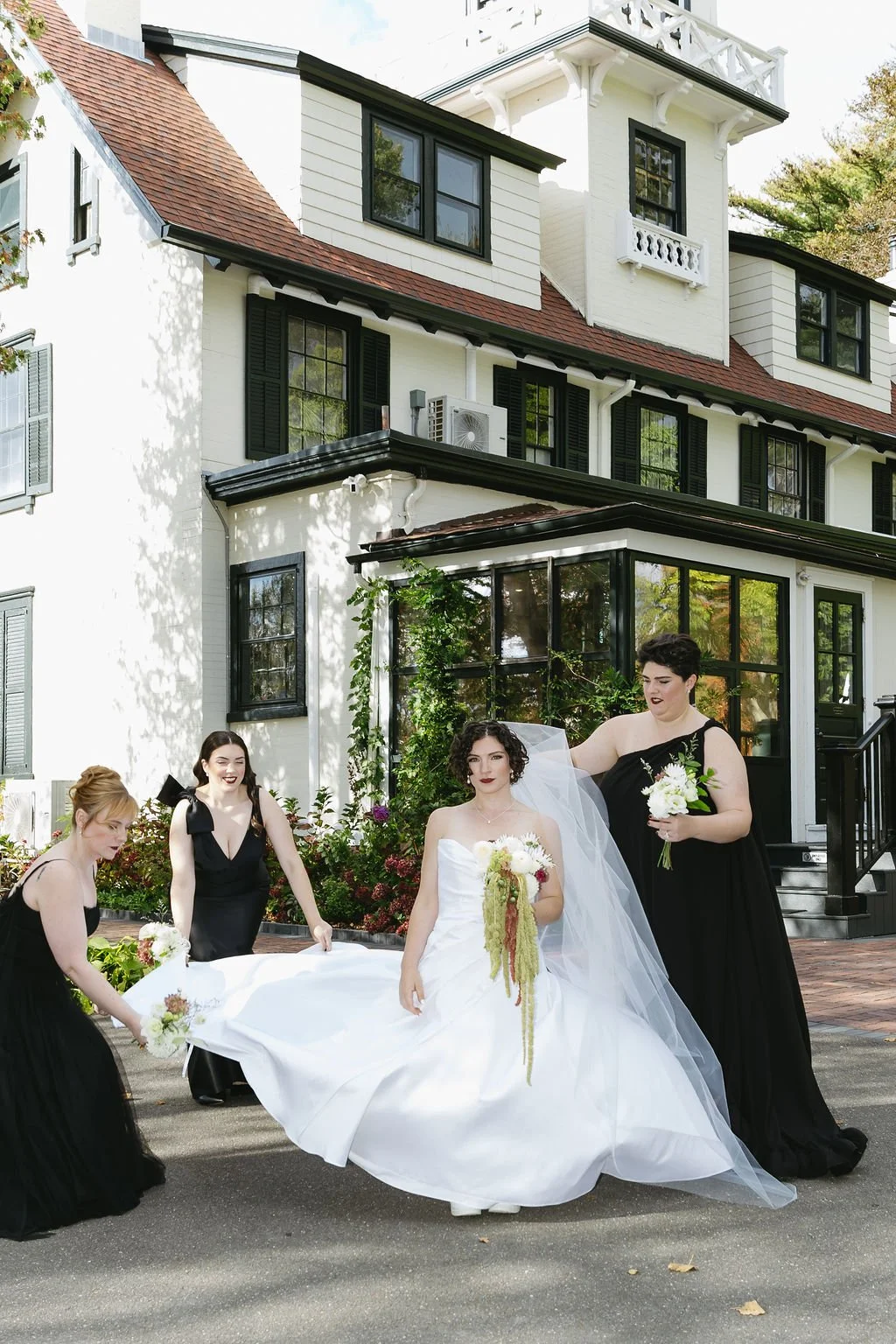new-haven-wedding-venue-photo-bridal-party.jpg