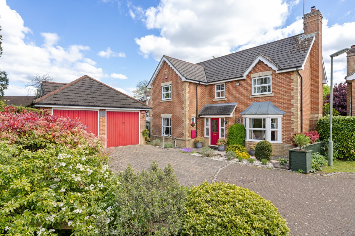 FOR SALE Clarence Drive, Camberley, GU15