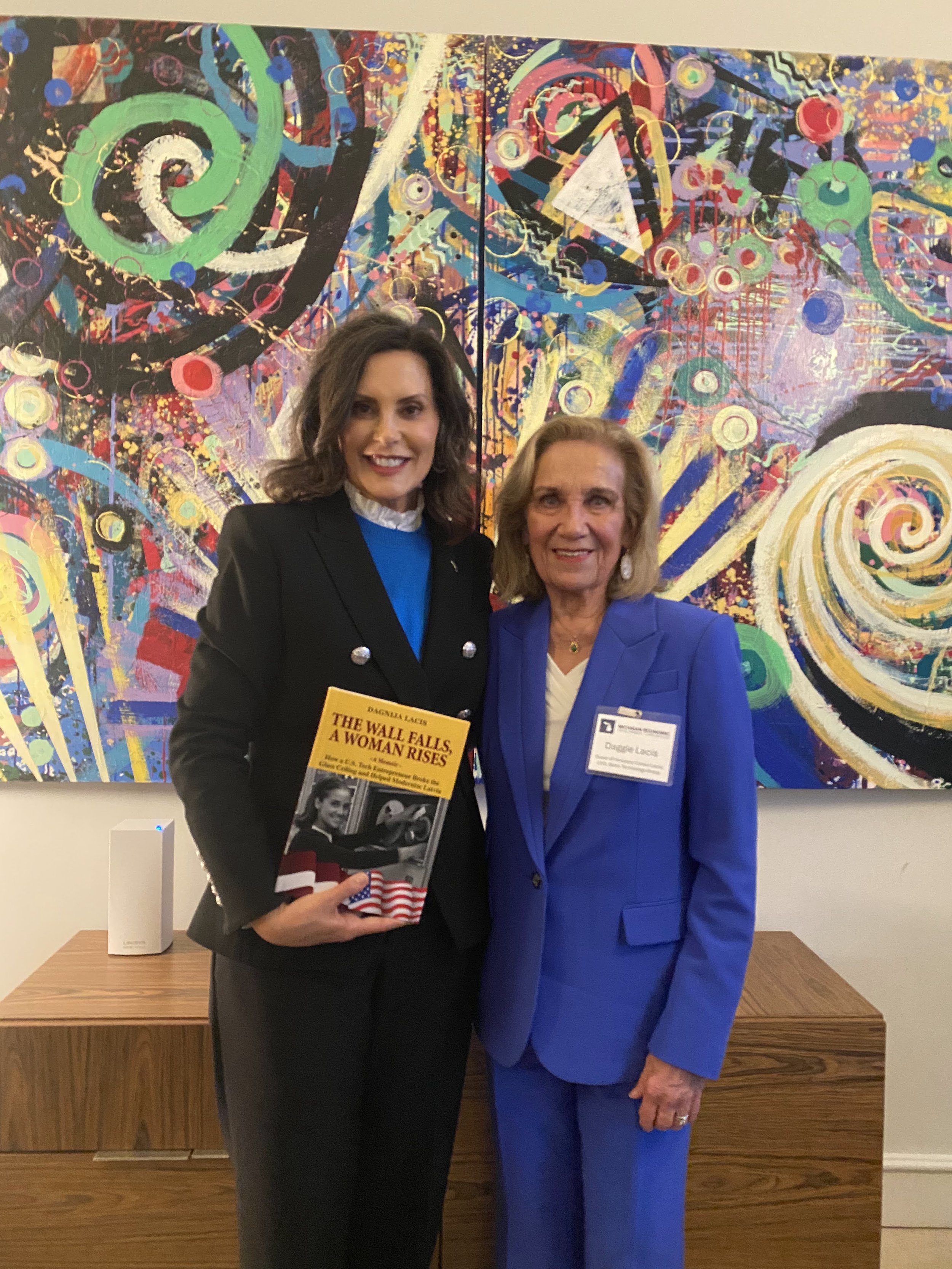 Dagnija discusses memoir with Michigan governor Gretchen Whitmer during her reception in her Lansing residence for the Michigan Consular Corps. November 12, 2025