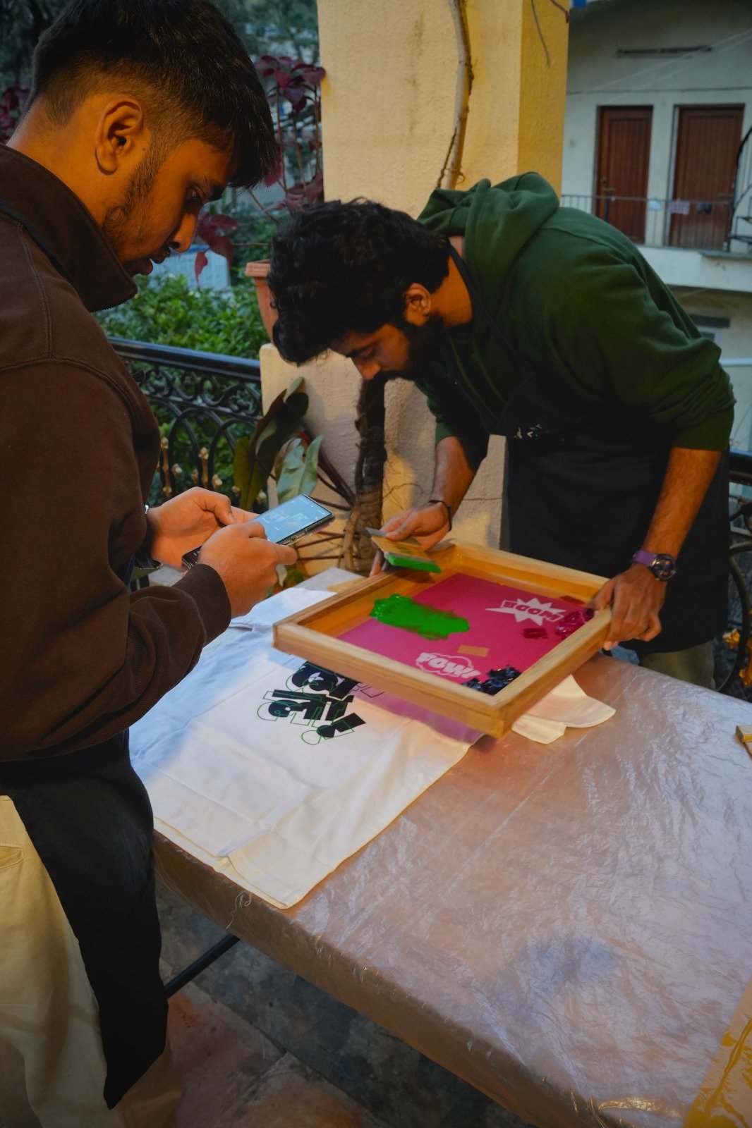 JAM attendees screen printing their designs