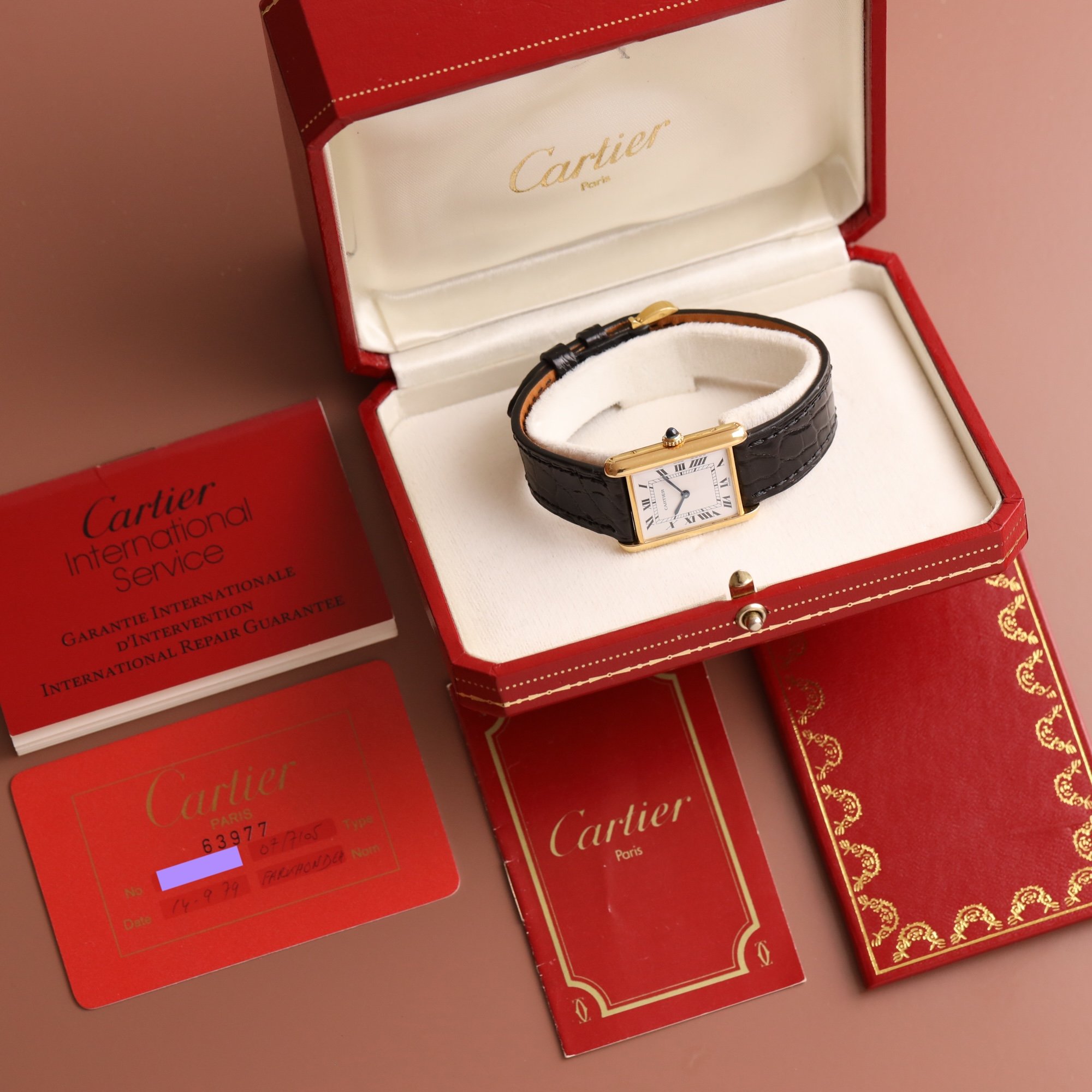 https://www.voystimeless.com/shop/p/1990s-mint-cartier-santos-galbe-18k-887901-or-massif-cream-dial.jpg