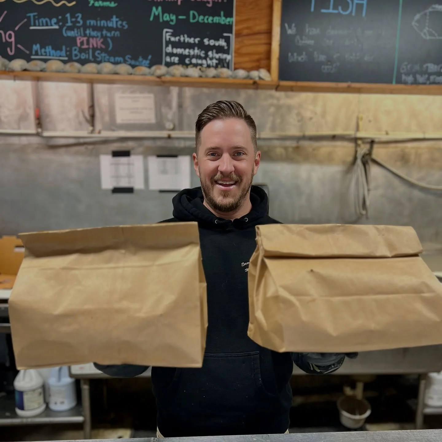 BROWN BAG CRAB SPECIAL IS BACK 🦀🦀
13 steamed and chilled Mixed Crabs with our House Seasoning for $12 a bag! PLUS 12 of the bags have a “Blue Ticket” for a FREE DOZEN live Mixed Crabs! 
Available at our Midtown Market while supplies l