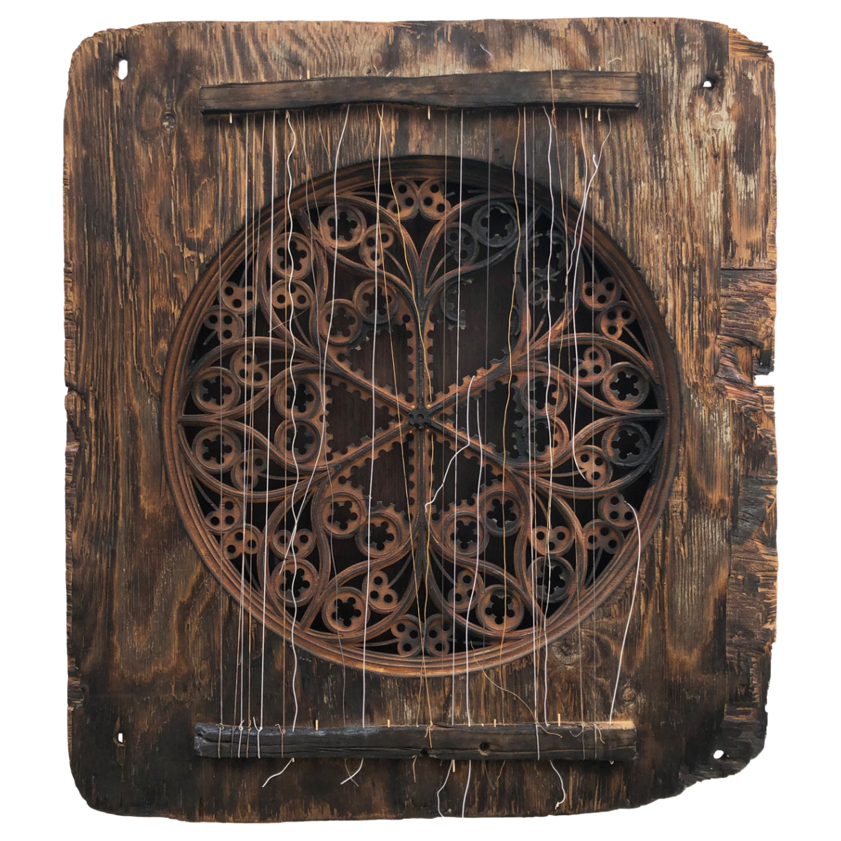 "Rawlins", 2017, nylon, plata y madera.