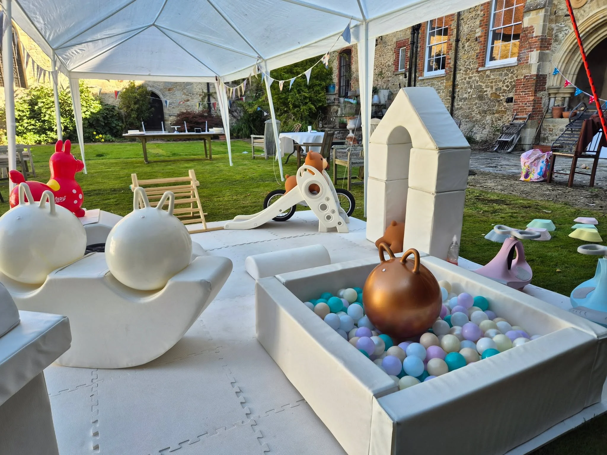 ❄️ Winter just got even better! ❄️
We&rsquo;re offering 10% OFF soft play &amp; bouncy castle hire for all bookings this October &ndash; December. 🎉

Make your child&rsquo;s birthday, family celebration, or festive gathering unforgettable with safe,