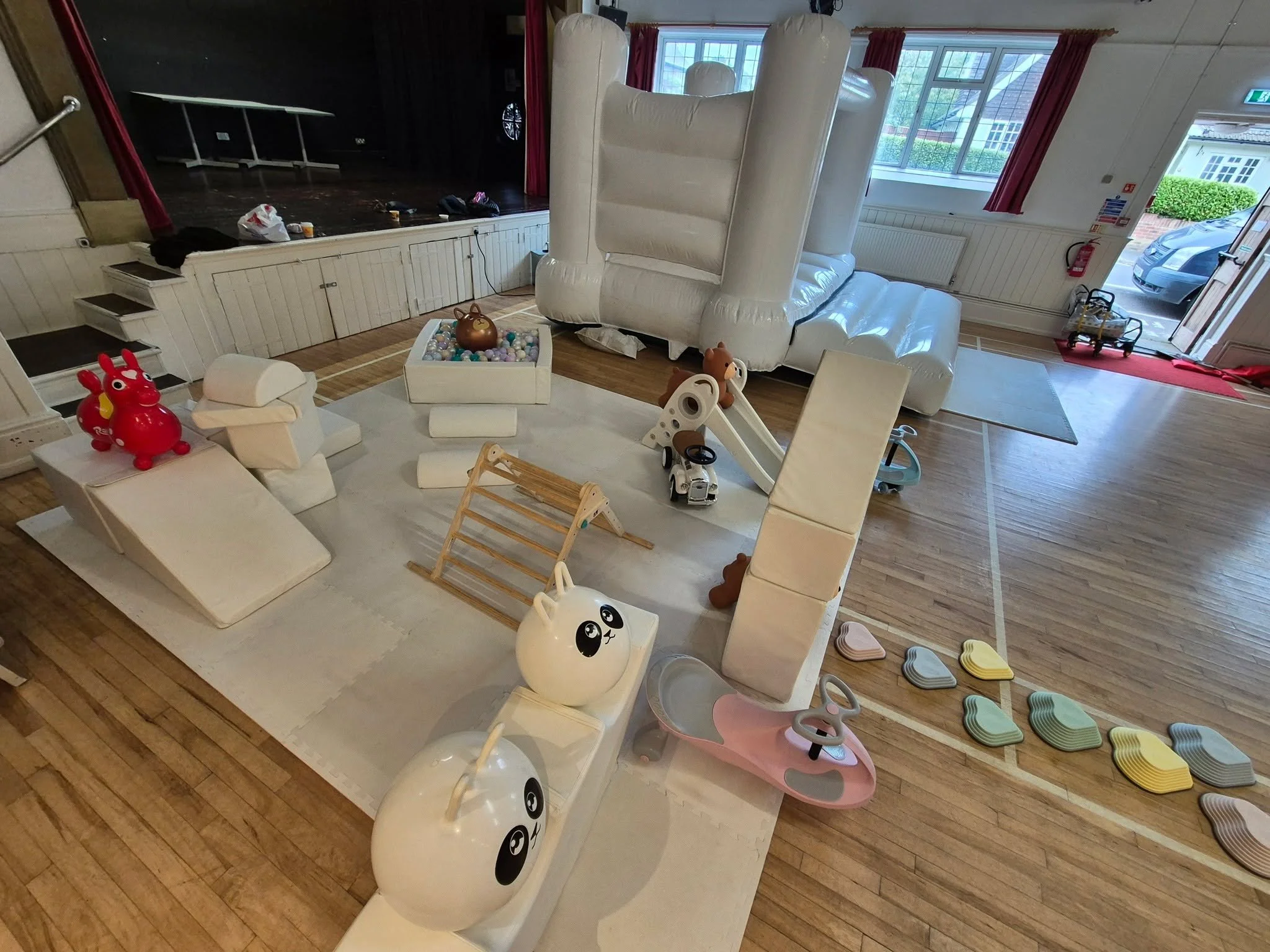 🧸 Rainy day? Our indoor soft play setups are warm, safe and pastel-perfect 🍂 Keep little ones entertained whatever the weather 🌧️

#SoftPlayHire #IndoorPlay #ToddlerPlay #LittleBellesEvents #PastelParty #WestSussexMums #SurreyMums #HampshireMums #