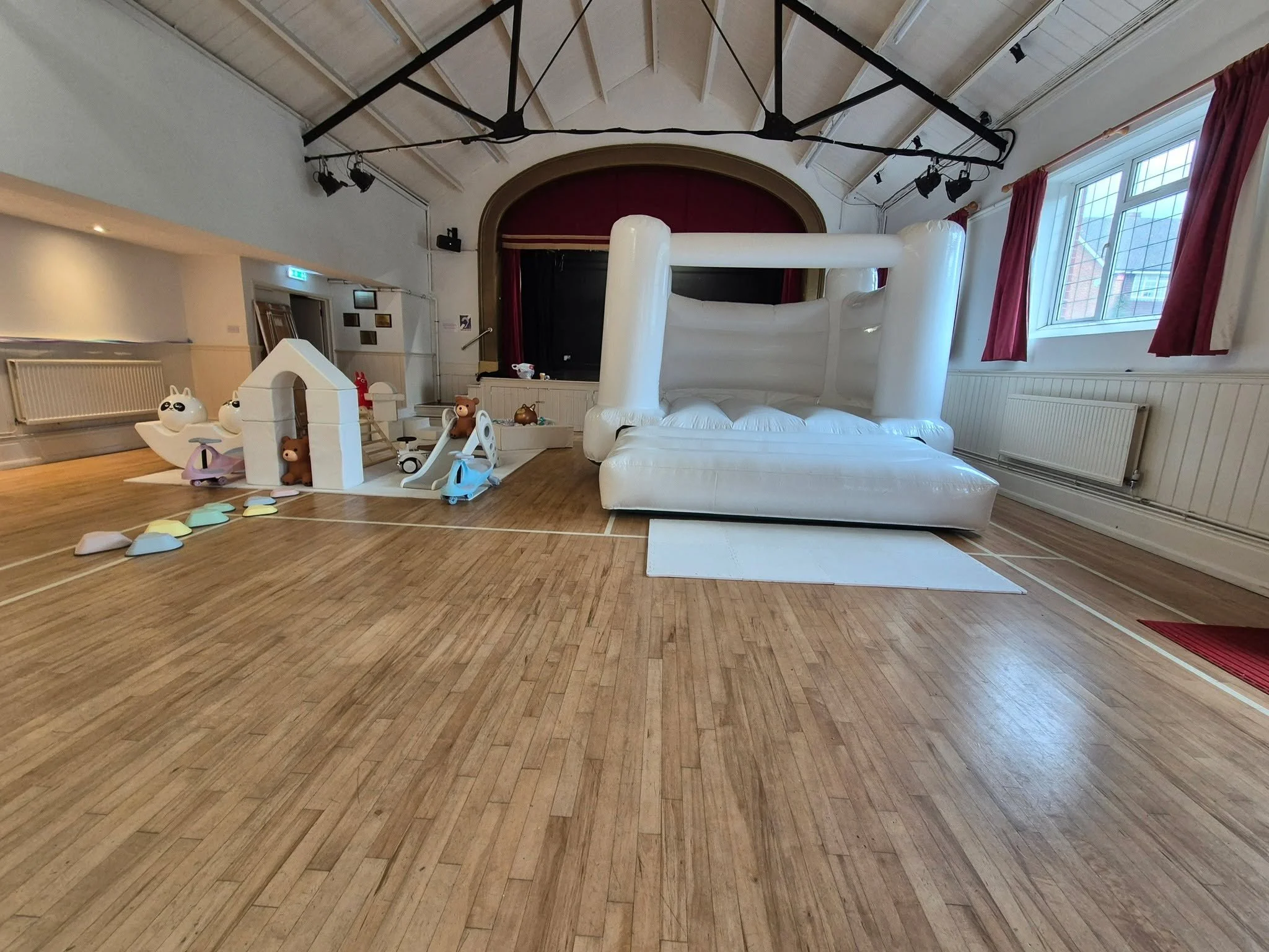 💫 Your little stars deserve the best! Our soft play packages are perfect for under-5s with safe equipment and pastel styling 💛