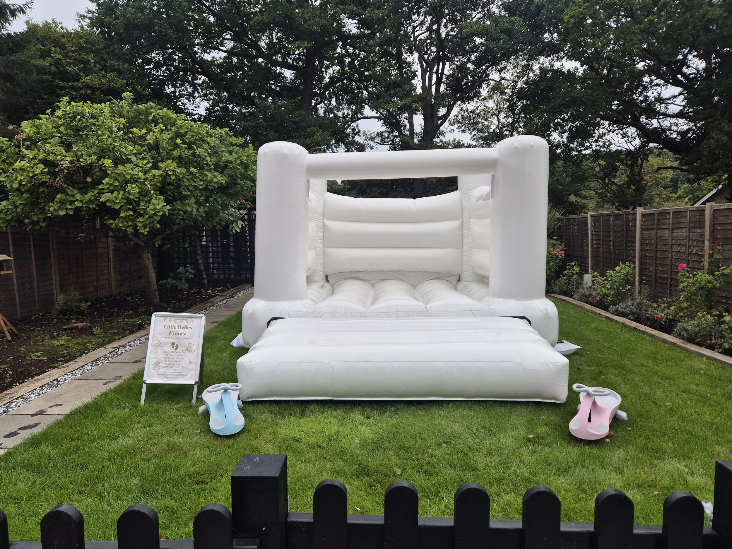 Bouncy Castle hire west sussex, Hampshire, Surrey, softplay hire 