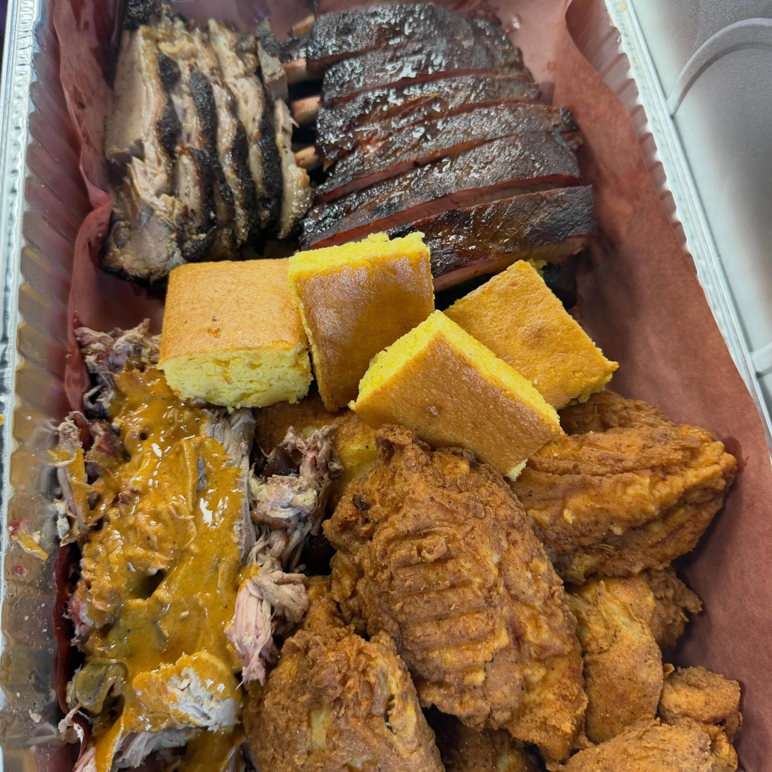 Feed the Crew with Our 
THE WHOLE SHEBANG!
Whole Fried Chicken
Rack of Ribs
1lb Brisket
1lb Pulled Pork
8 Cornbread
4 Sides
Sauces
www.bettybbq.com