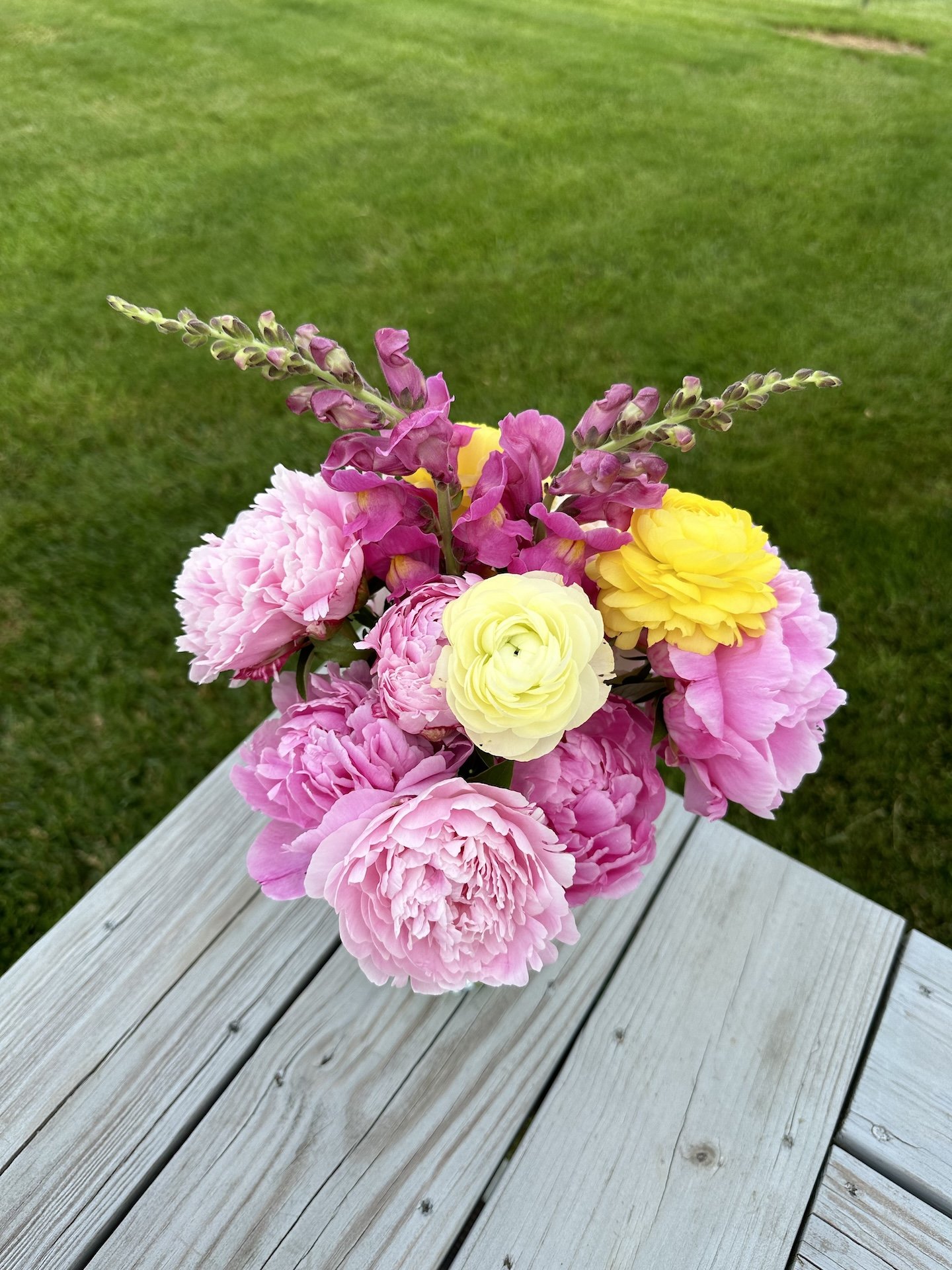 bouquet spring single on bench.jpeg