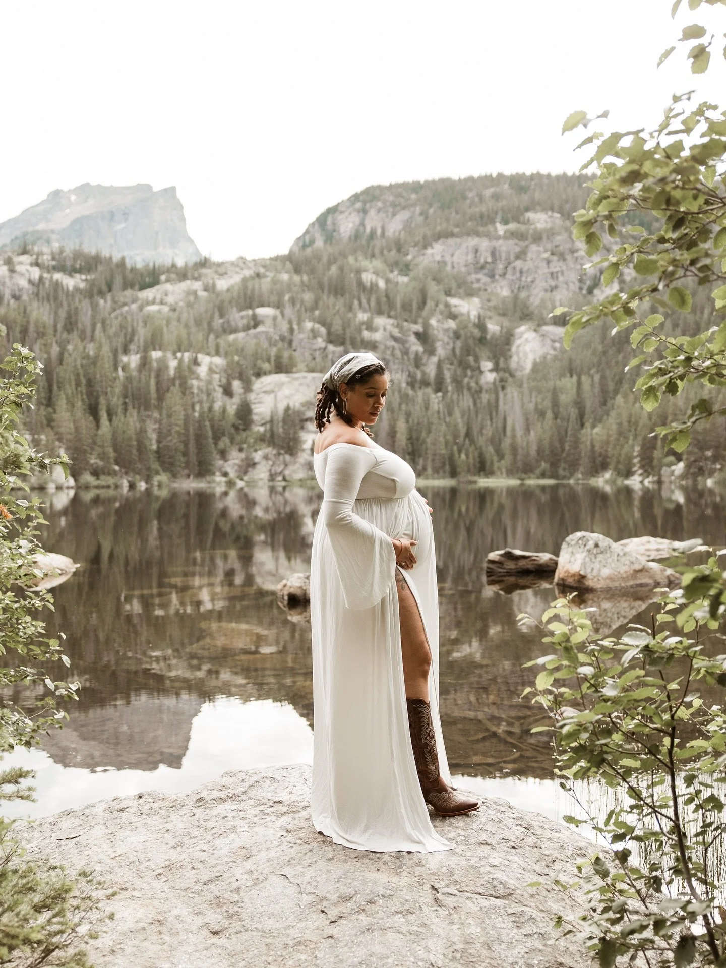 Took my beautiful bestie sister to the mountains for her maternity sesh 🏔️ Im counting down the days until we get to meet baby!