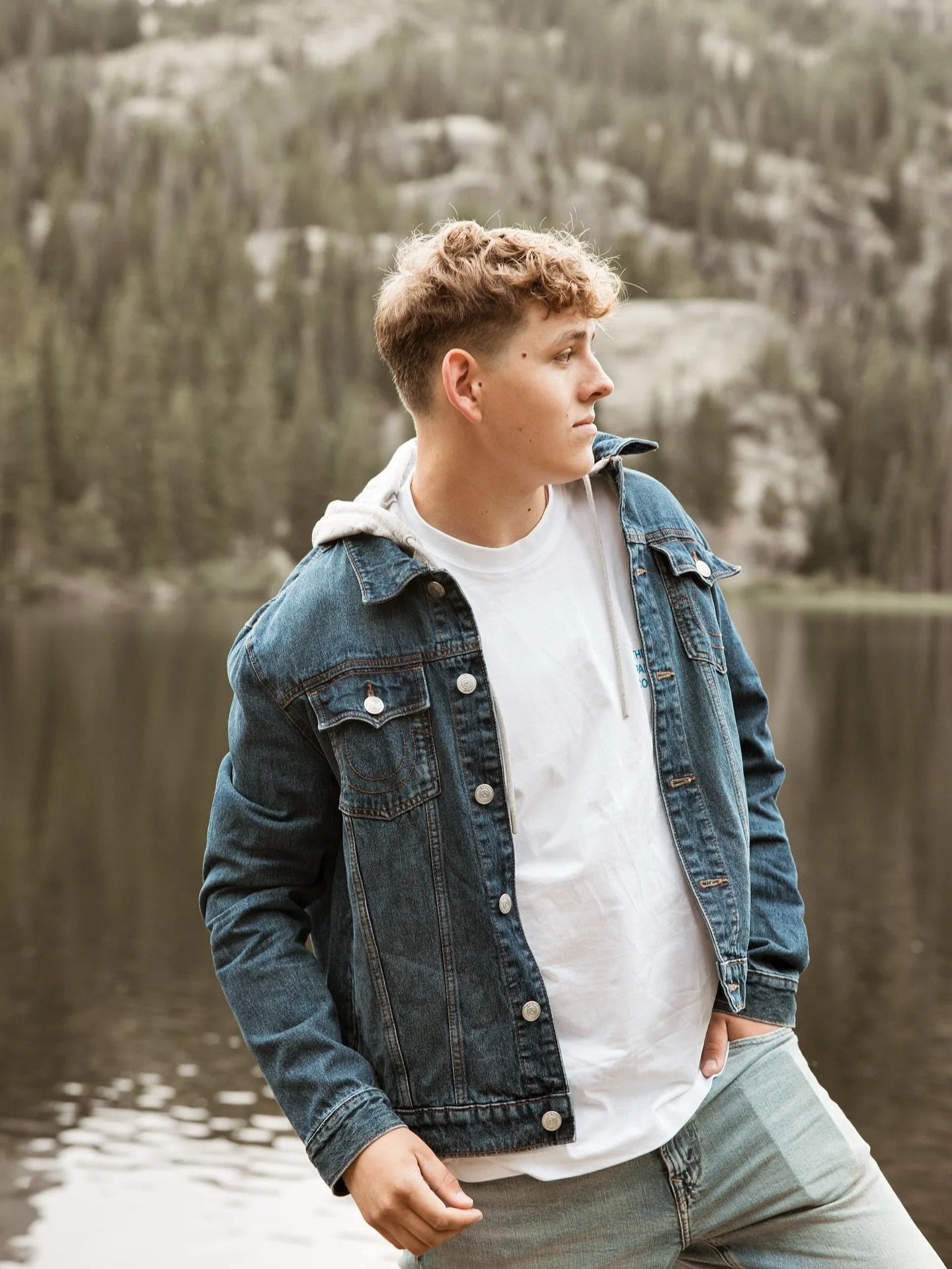 Who says senior photos have to look like everyone else&rsquo;s? 🌟

My nephew wanted his in the mountains,so to the mountains we went. 🏔️
Your senior year is one-of-a-kind, and your photos should be too. Let&rsquo;s make them *yours*
