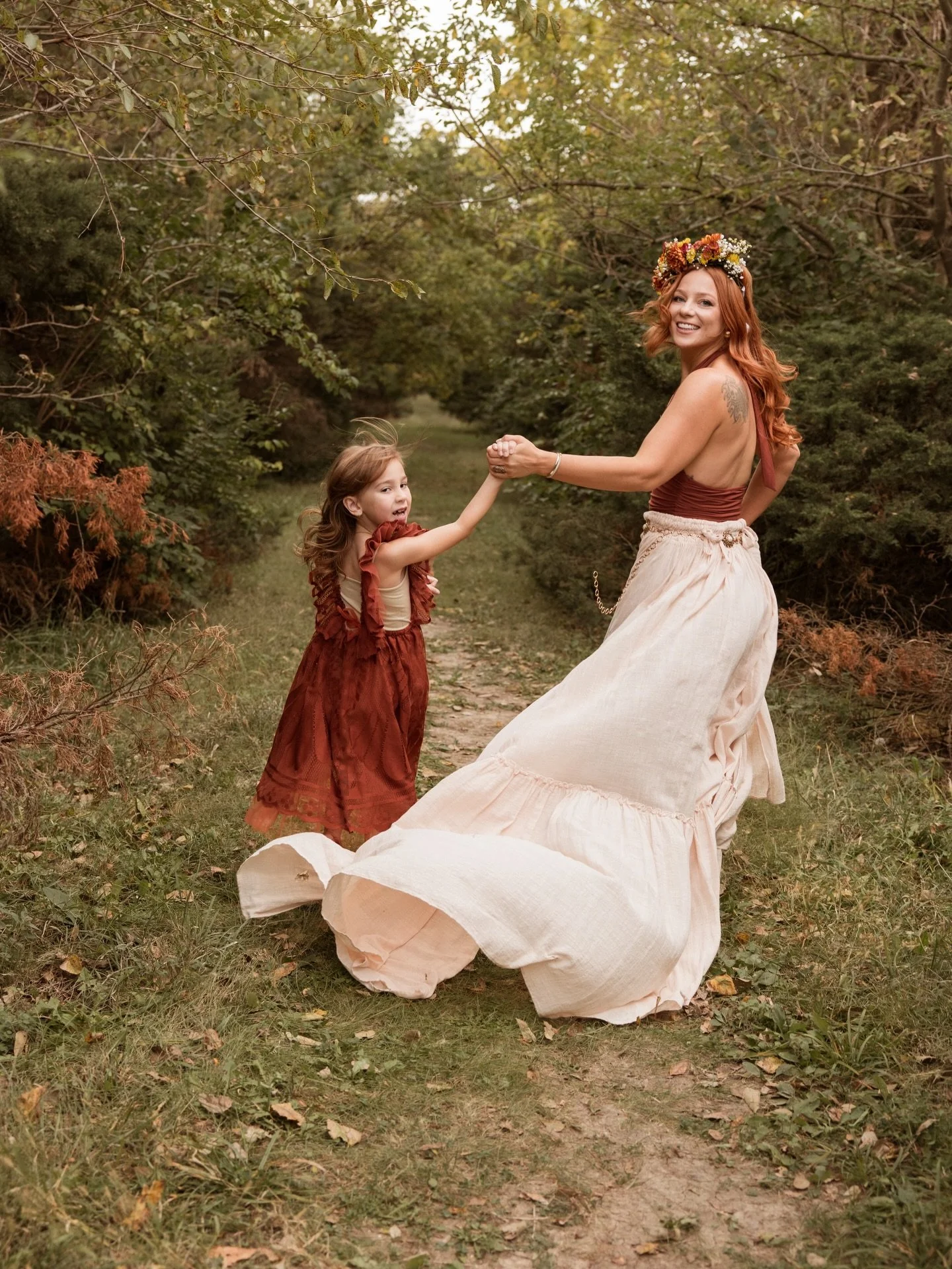 The days are long but the years are so fast&hellip;
Freeze a little piece of it while you can 🤍 Online booking is now live for Small Business Saturday, 2026 minis and my 15 year event! 🤩