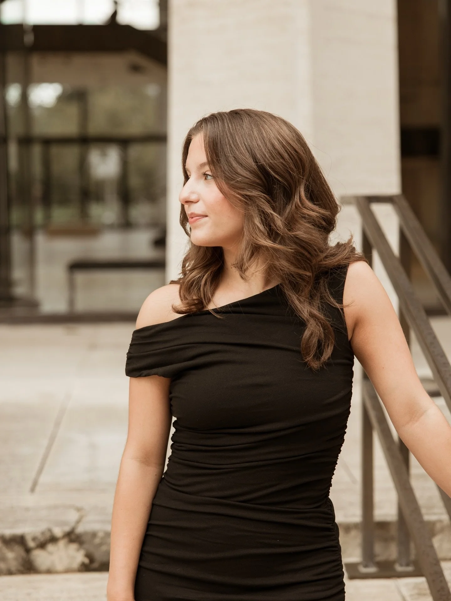 Maggie girlie did the dang thing so we celebrated with a little grad sesh, of course! 👩&zwj;🎓 

UNL double major AND graduating early. Boss babe vibes 💪🏼 

#gradpics #UNLgrad #seniorphotos
