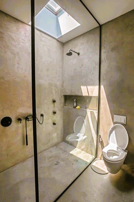 bathroom 2.jpg