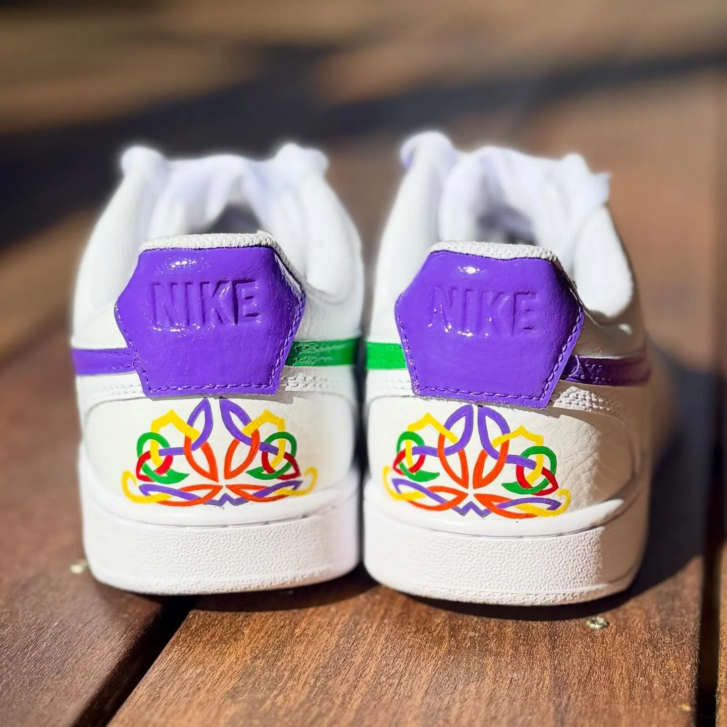 Some beautiful shoes designed for the @glencastleirishdancers I created over this past summer

#irishdancing #ireland #kelticknot #glencastleirishdancers #paintedshoes #custompaintedshoes