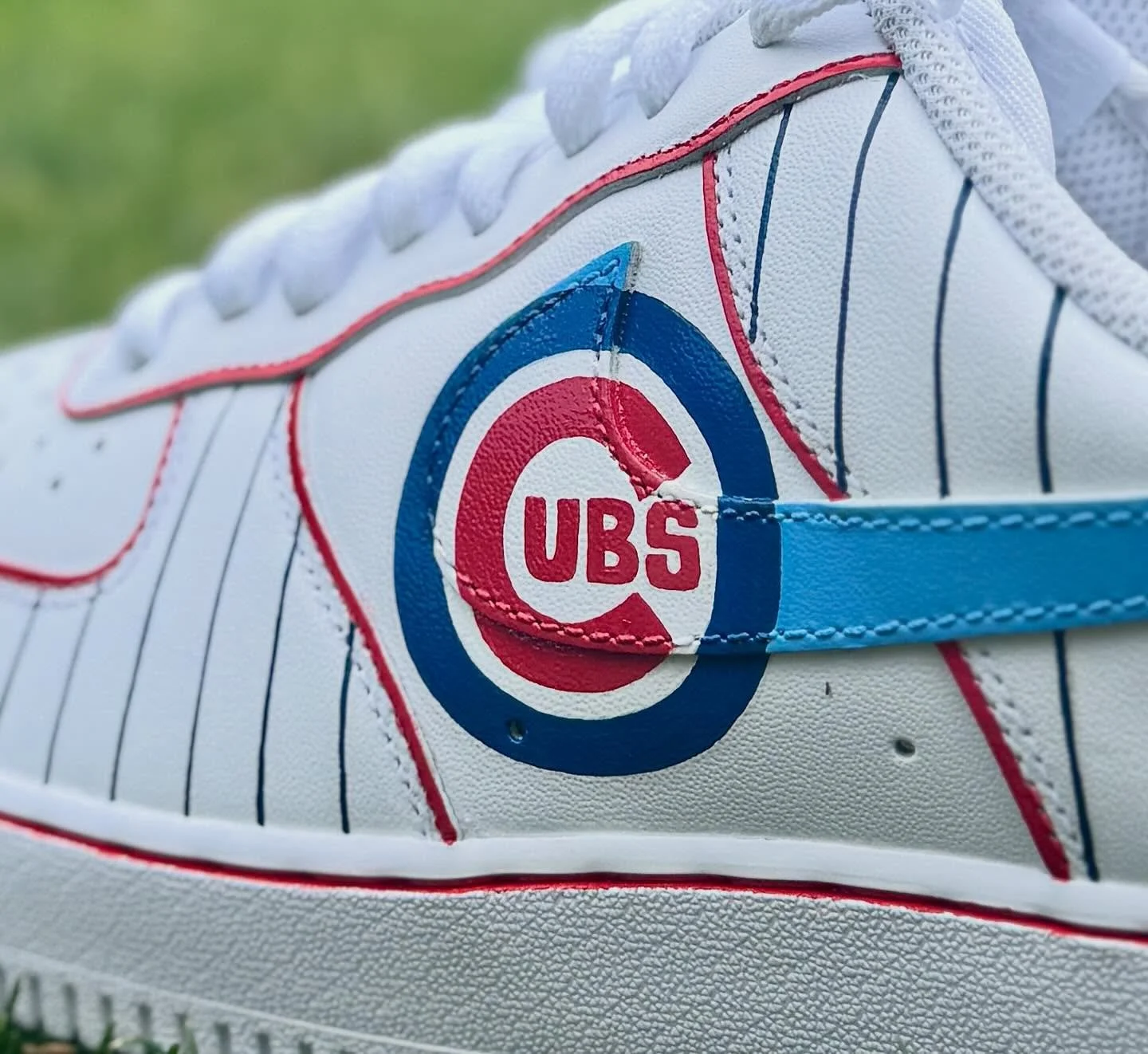 As the baseball season has now officially ended, I&rsquo;d like to share some Chicago Cubs inspired shoes I got to make! #gocubsgo #chicagocubs 

#custompaintedshoes #handpainted