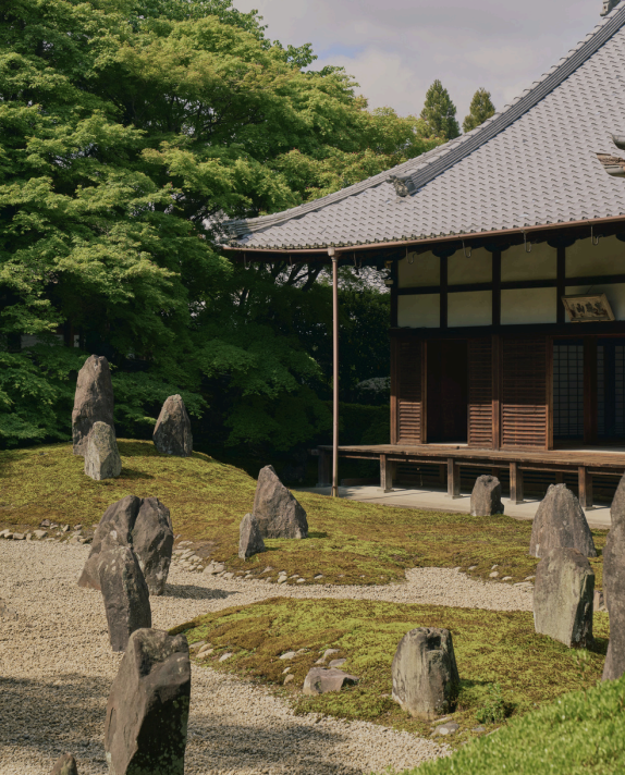 ⛩️ How to visit a shrine or temple in Japan