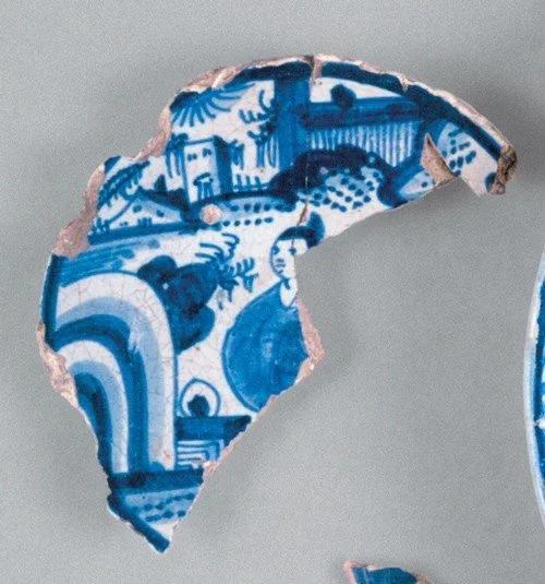 Chinese porcelain fragment smScarlett-12.jpg