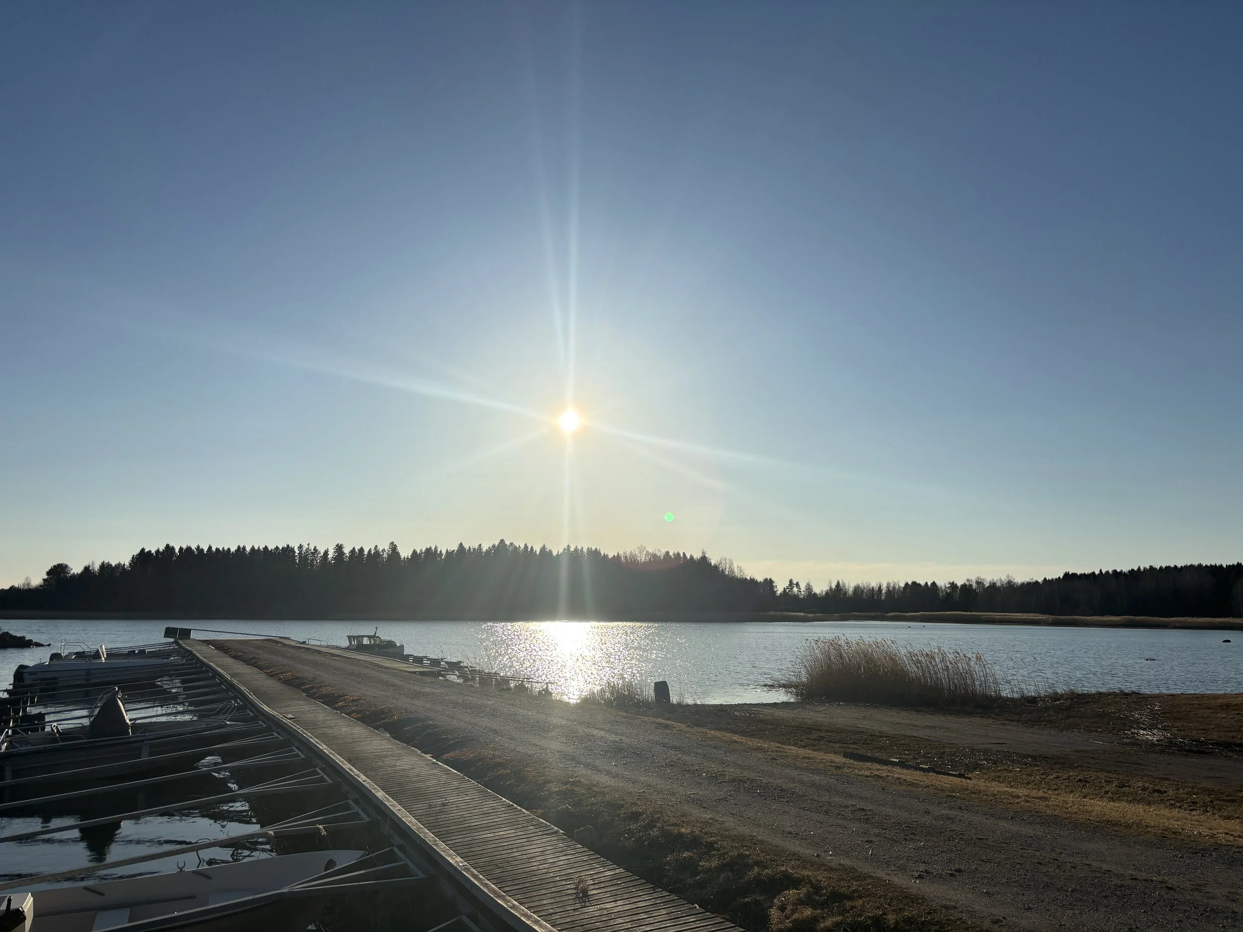 Kantlax hamn - bred båtplats