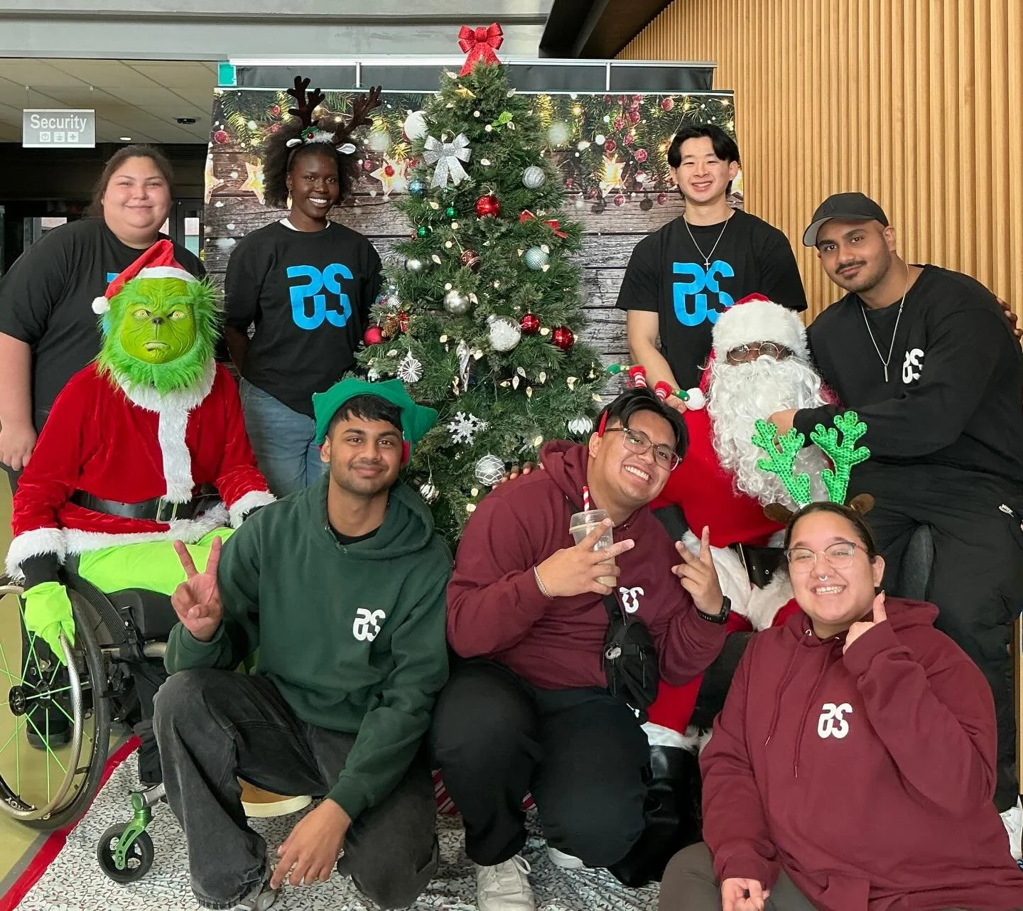 🎄🎅Did you get your photo taken with Santa &amp; the Grinch at our Holiday Fairs? If so, make sure to visit the link in our bio to find your photos! 

📸And don&rsquo;t forget to download and save your photos (the link will expire in the New Year)