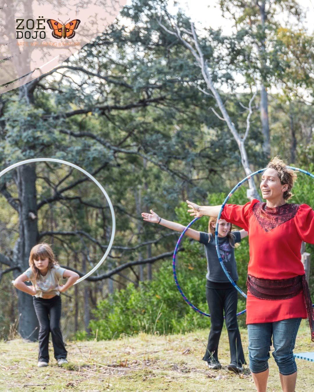 Flick with children using a hula hoop