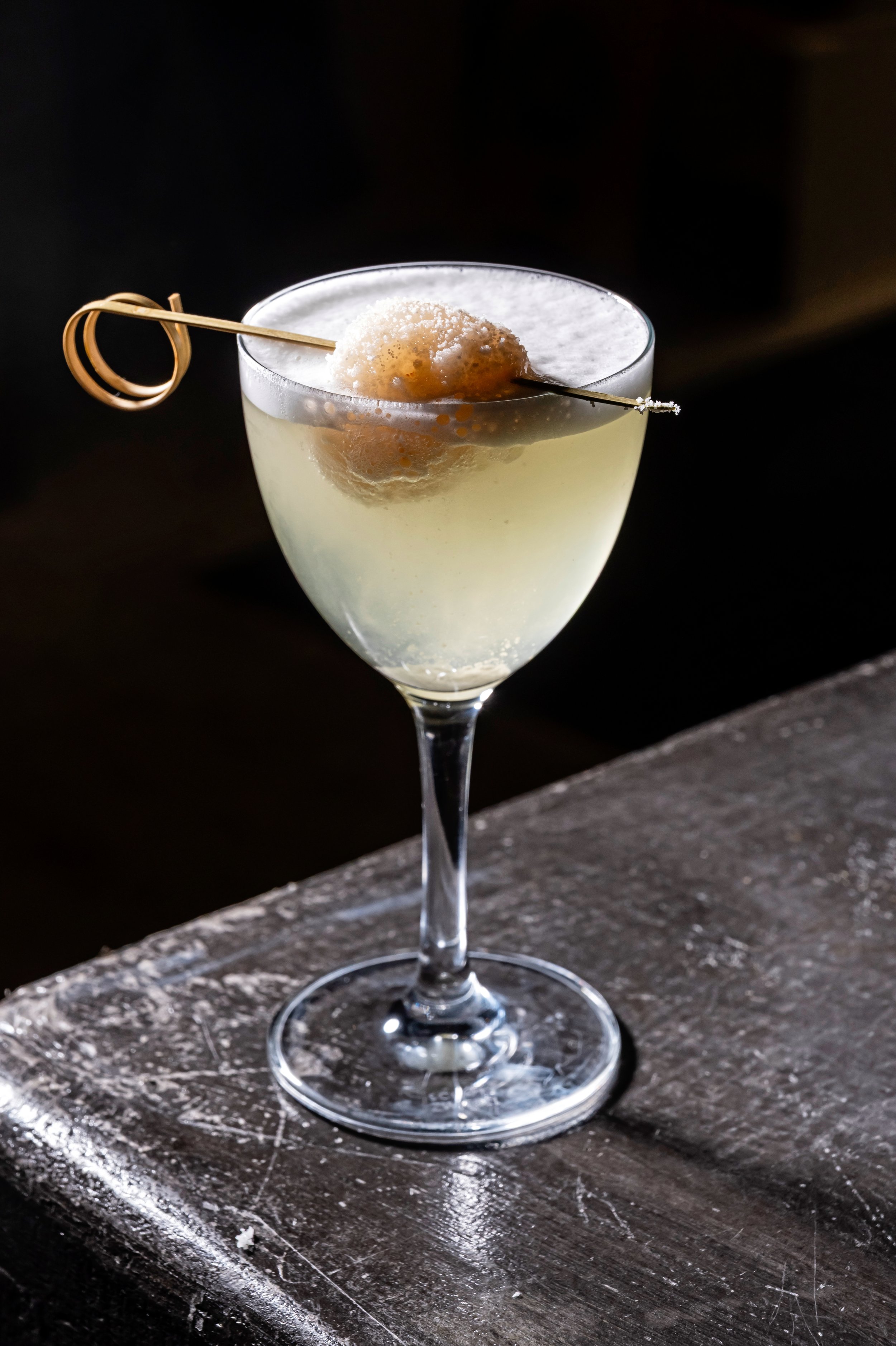  BAEK MOCKTAIL  Inspired by baek, the “white” element of Obangsaek (Korean color theory), this mocktail symbolizes purity with a blend of pineapple, lychee, and Korean pear.