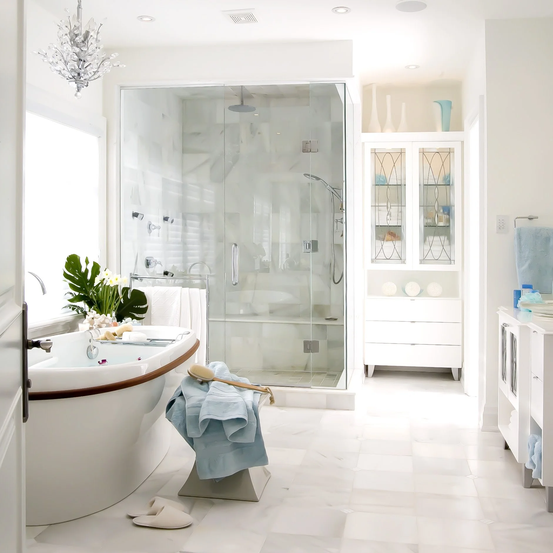 Large white master bathroom with beach theme