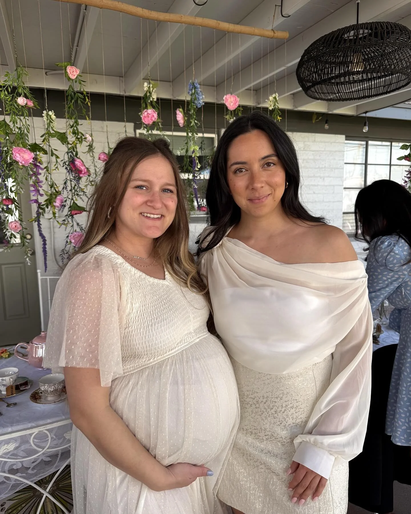 Sipping tea + celebrating baby-to-be🫖💐🍰💫👶🏼