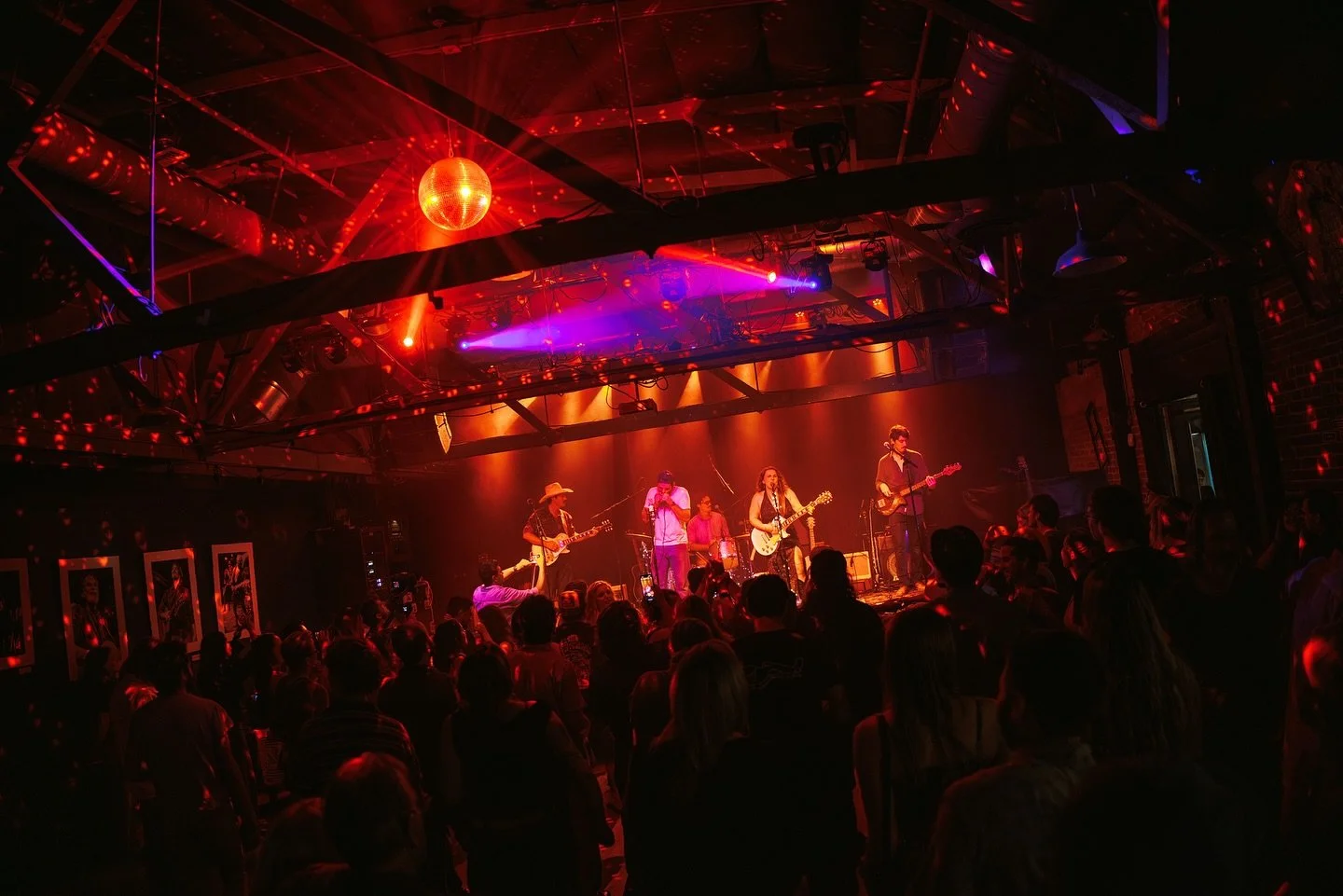⭑ Upcoming Shows ⭑

Oct. 5th @californiaavocadofestival 1:30pm
Oct. 10th @rocktober_losalamos 7pm
Oct. 31st @figmtnbrewsb 8pm
Nov. 1st @figmtnbrewlo 2pm
Nov. 8th @buelltonfallfest 7pm

📸 @corycullington
