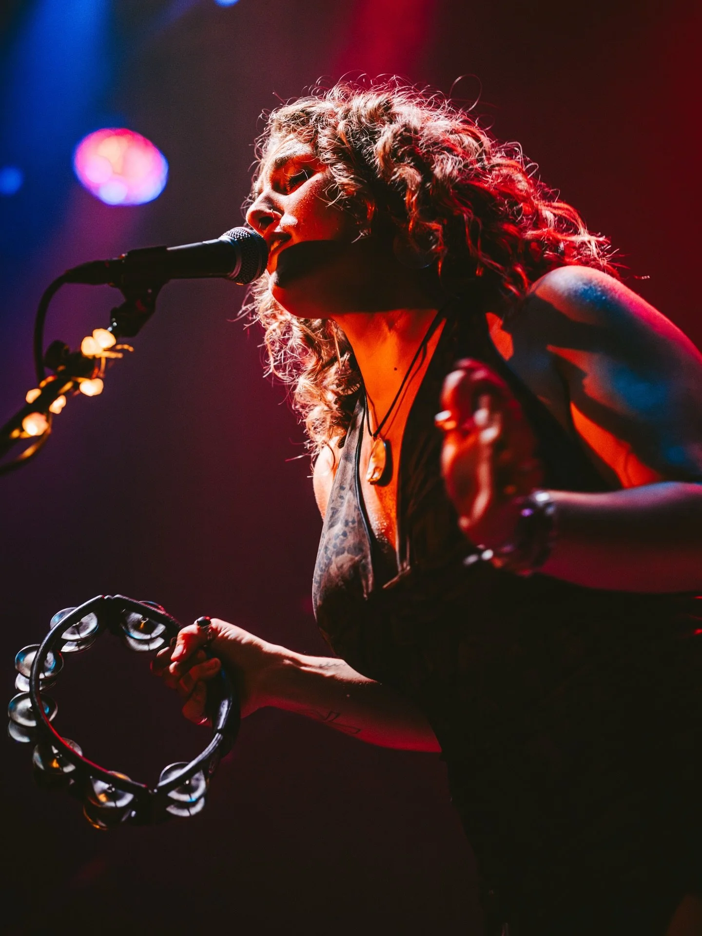 Happy birthday to our cosmic soul sister, high priestess of the blues and the absolute force of nature that is @brandirosemusic 🎈

Much love from the boys &hearts;️
~Maxton, Jack &amp; Fabs

📸 @corycullington