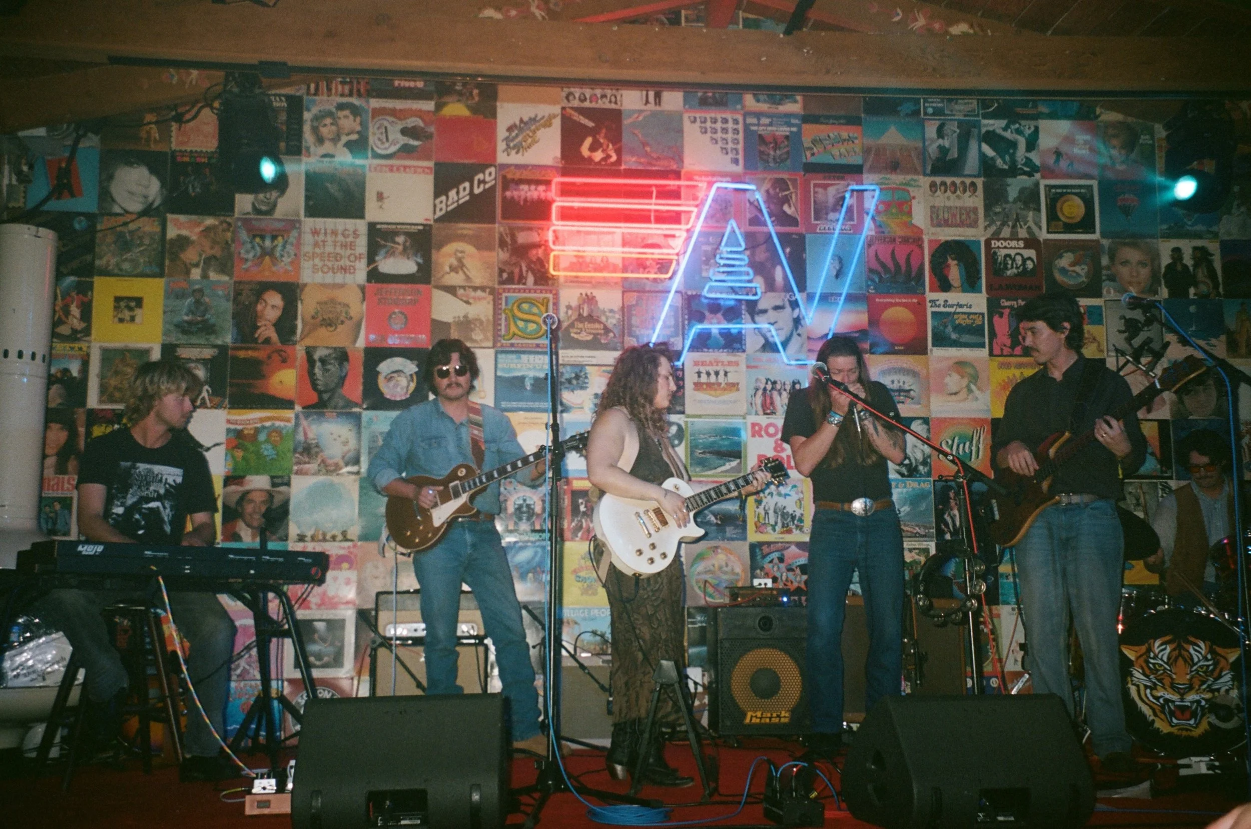 Dreamland on film, part one 🎞️ 

Our debut Malibu show was rad. Much love to @aviatornationdreamland and their brilliant FOH @maximadamsss for hosting us. 

We had a lovely time sharing the stage with @thebluebyrdes and @sunstrokeserenaders 🎶
