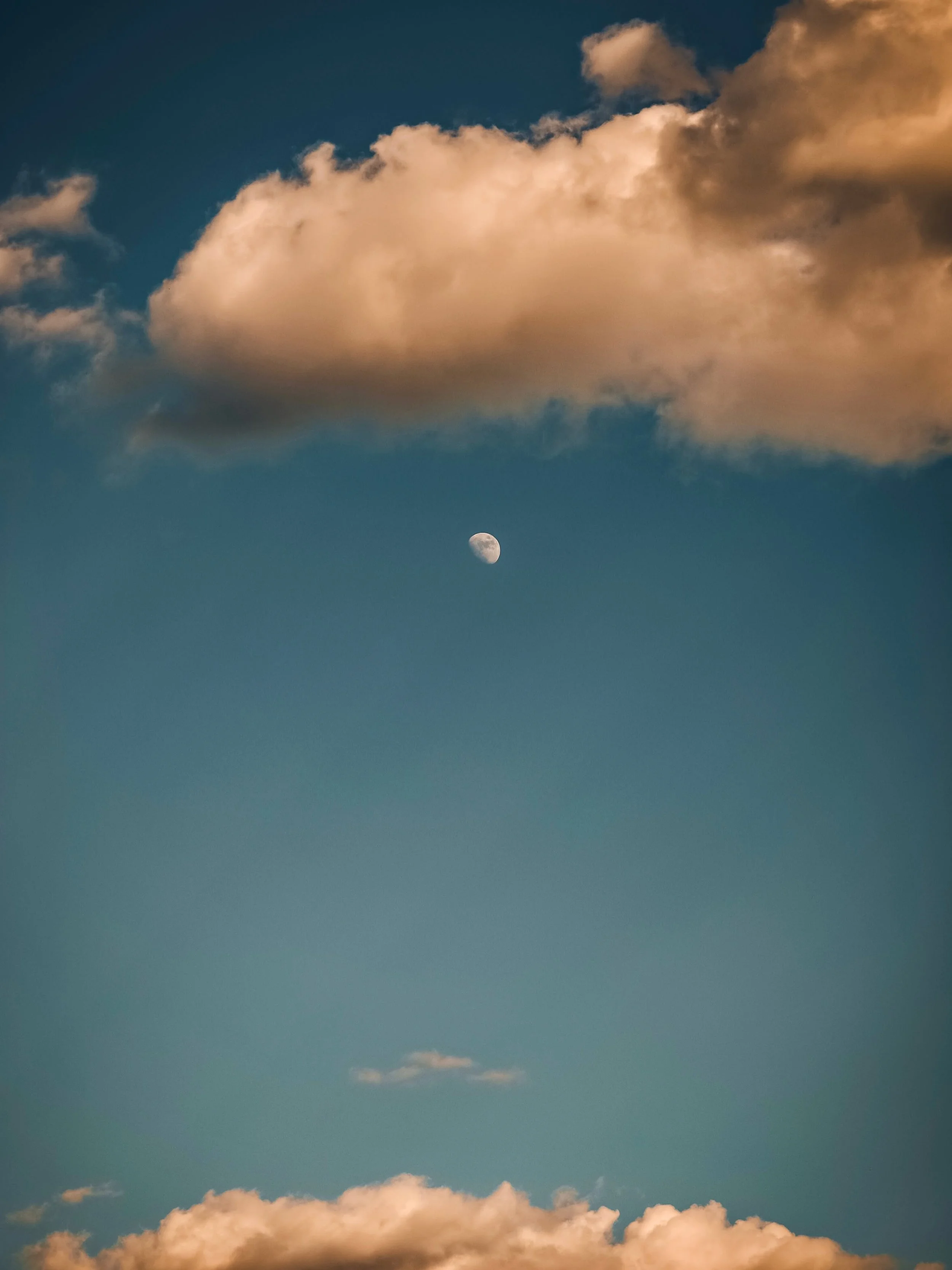 moon.jpg