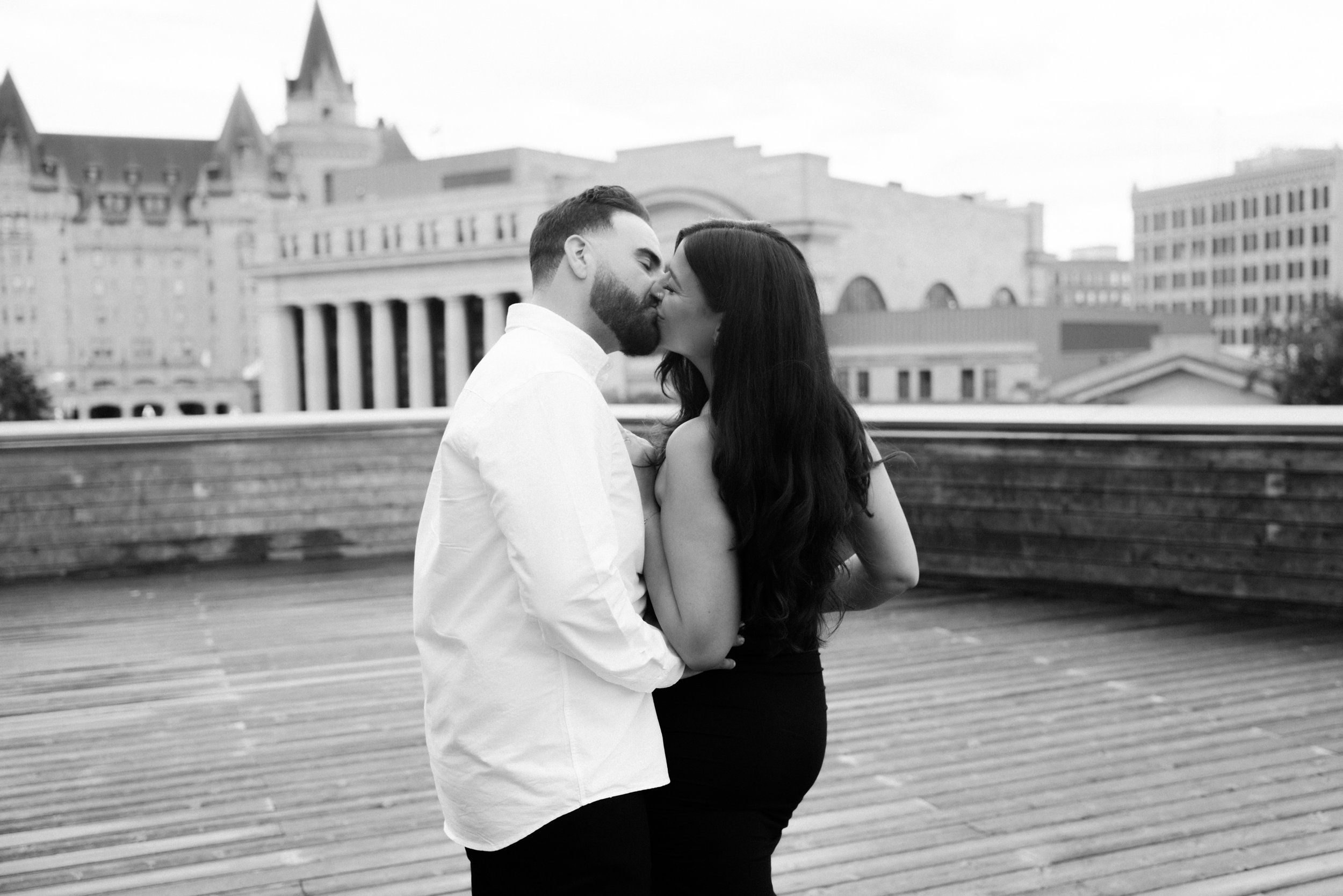 ottawa-downtown-engagement-session-0006.jpg