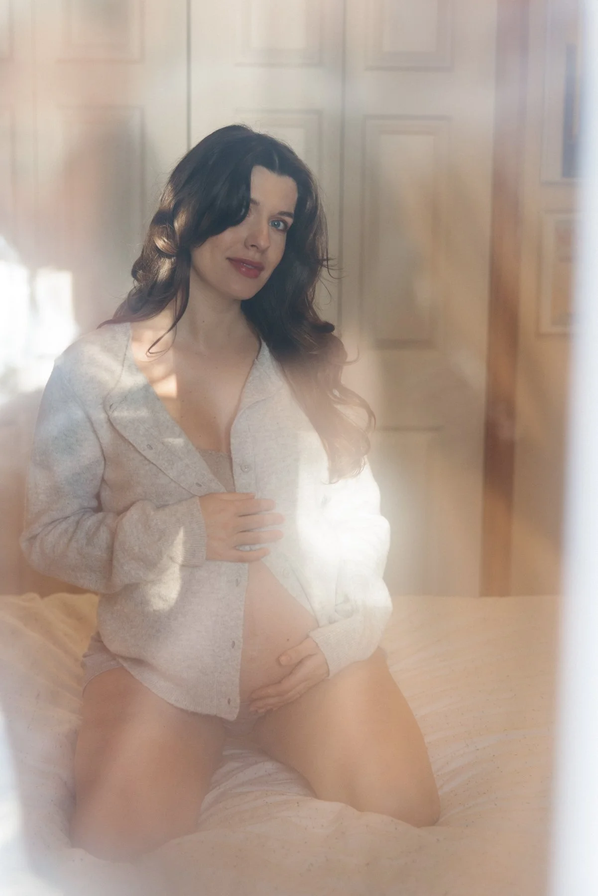 Ottawa-Maternity-Session-Cottage-0025.jpg