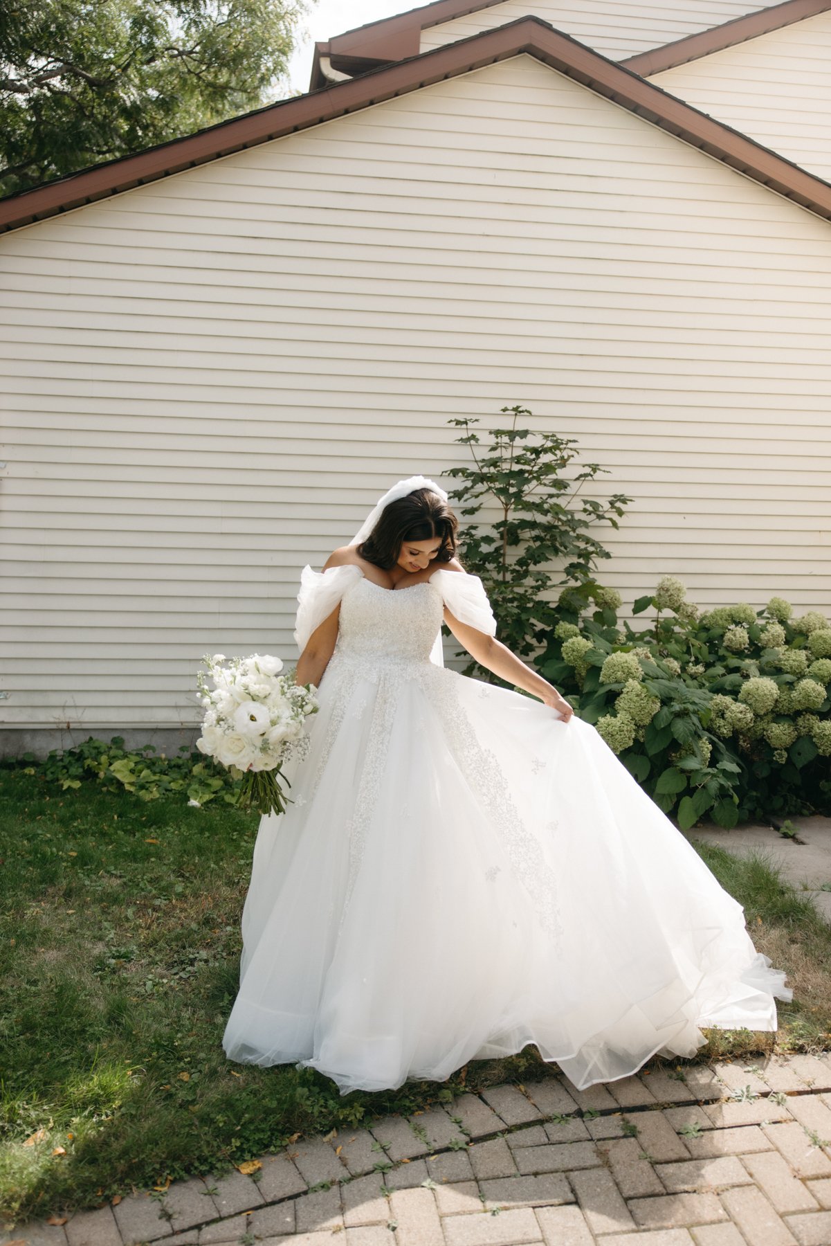 britannia-yacht-club-wedding-mn-0020.jpg