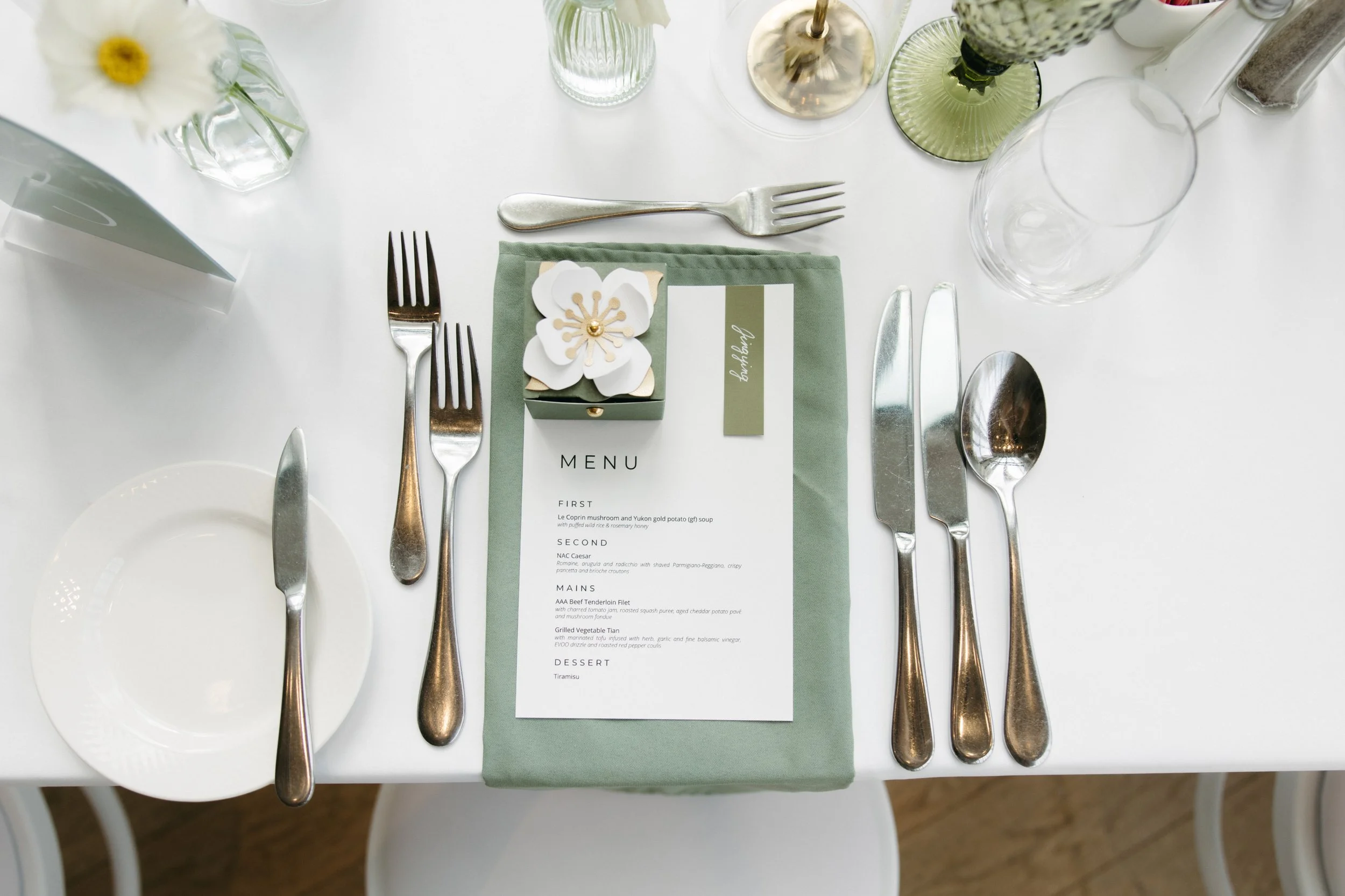 GraceAndGold-YR-WED-1087.jpg