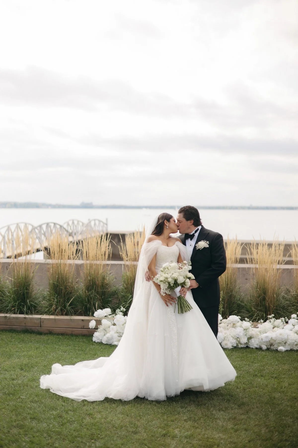 britannia-yacht-club-wedding-mn-0057.jpg