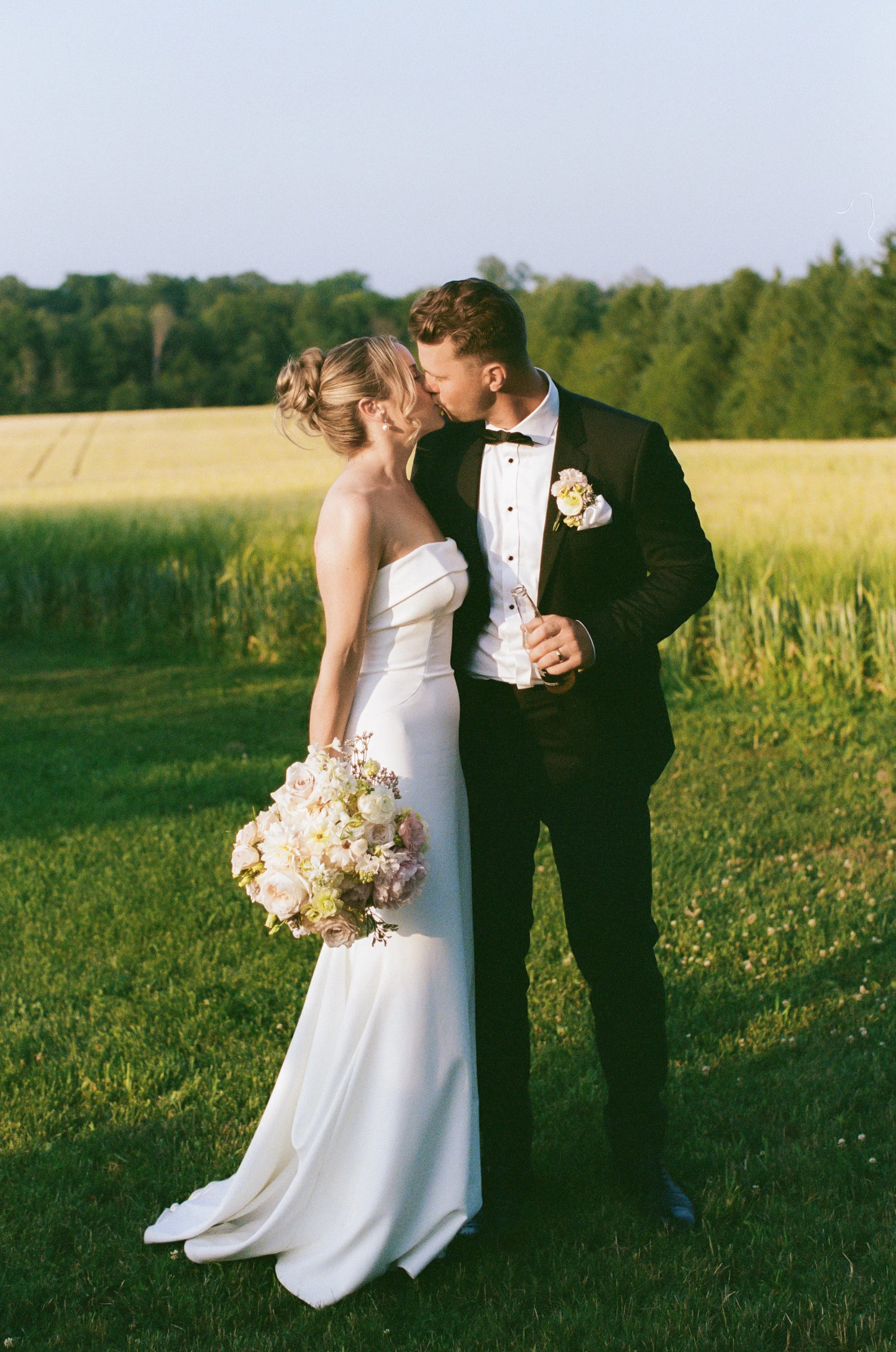 GraceAndGold-JA-WED-1235.jpg